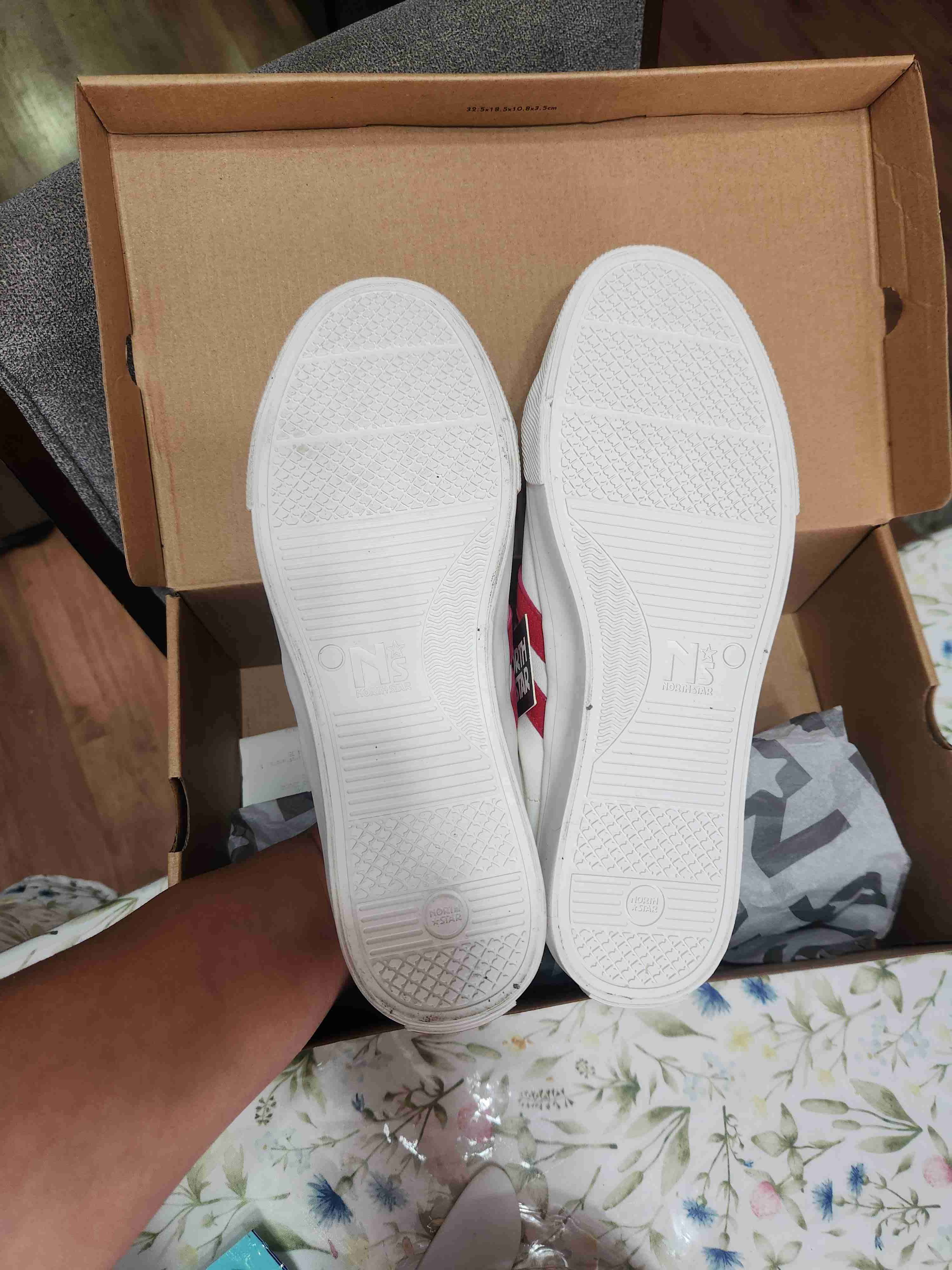 Zapatillas blancas con rayas rojas north stars - miniatura 4