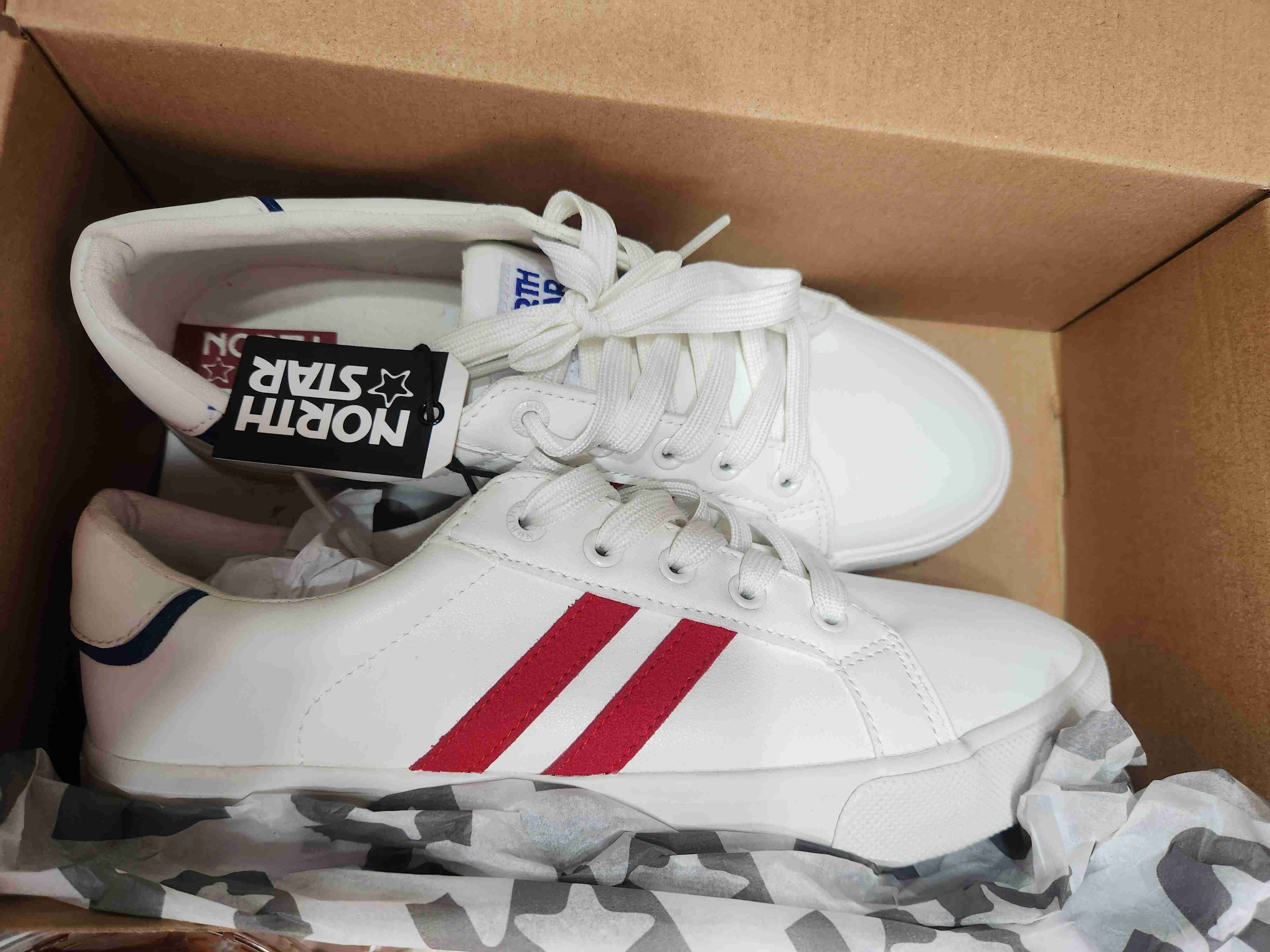 Zapatillas blancas con rayas rojas north stars - miniatura 5