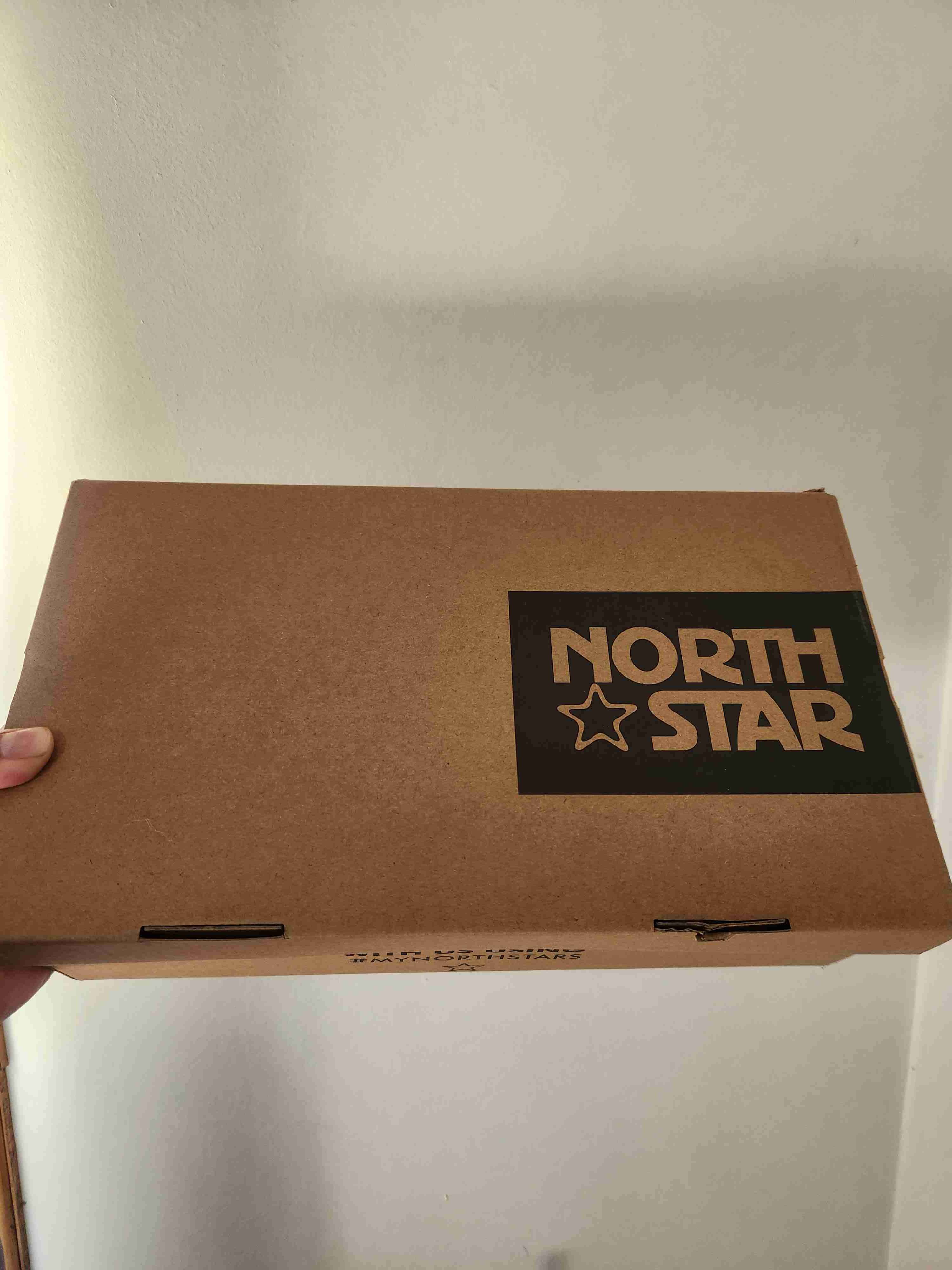 Zapatillas blancas con rayas rojas north stars - miniatura 6