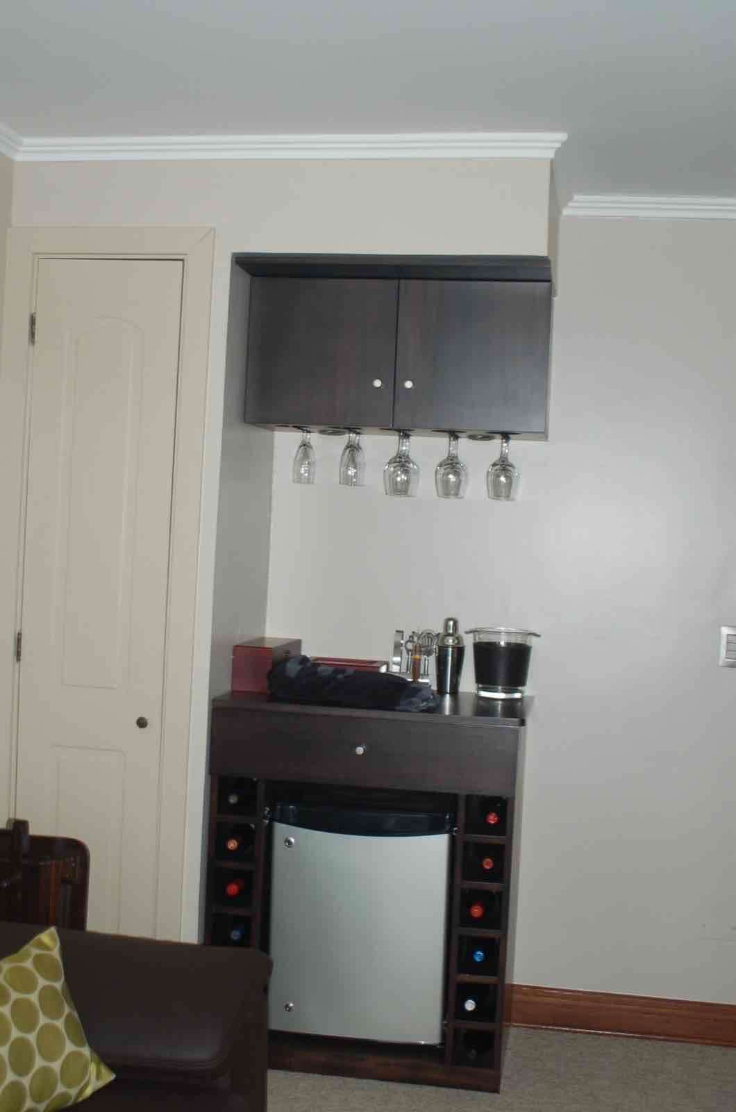 Bar de madera con almacenamiento - miniatura 2