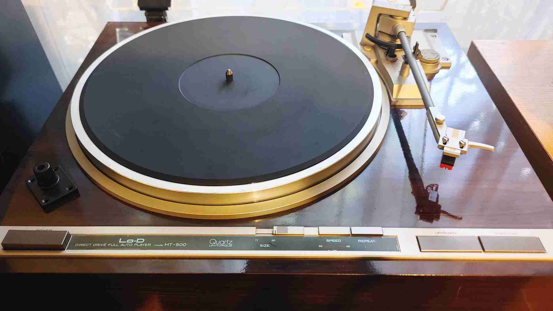 Tornamesa Hitachi Lo-D HT-500 - miniatura 2