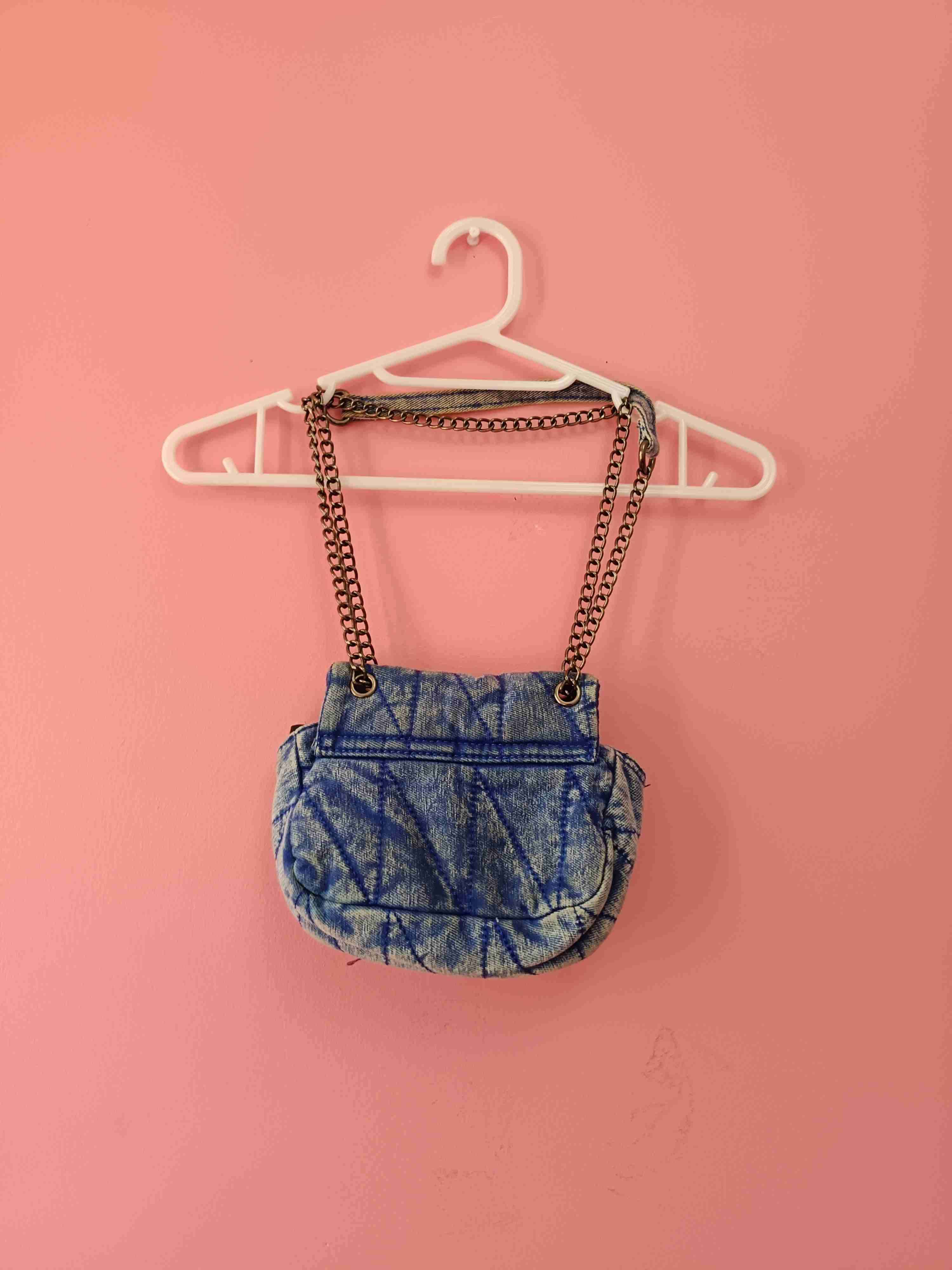 Cartera denim con cadena