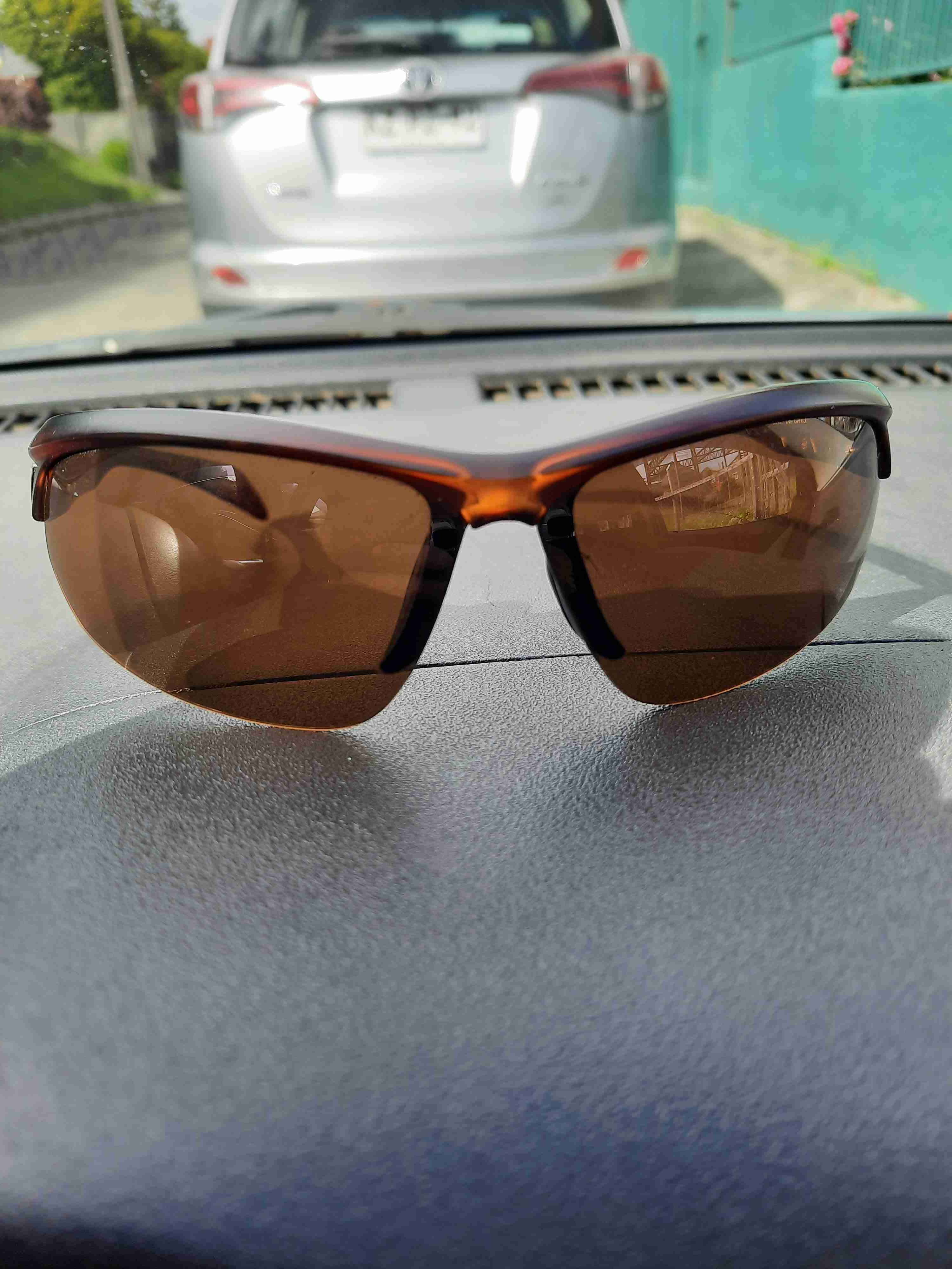 Gafas de sol deportivas marrones