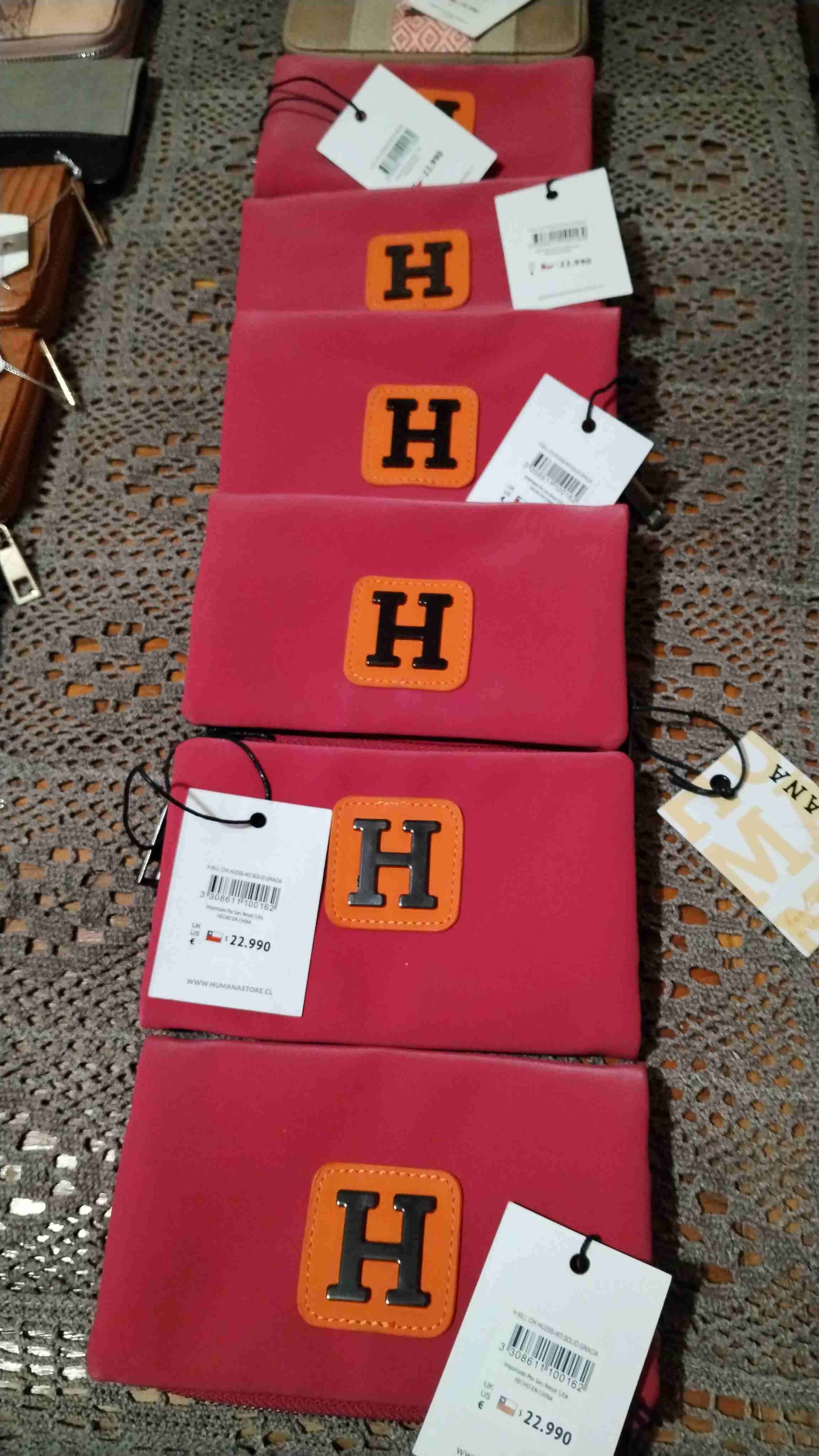 Billetera mujer  roja con inicial H