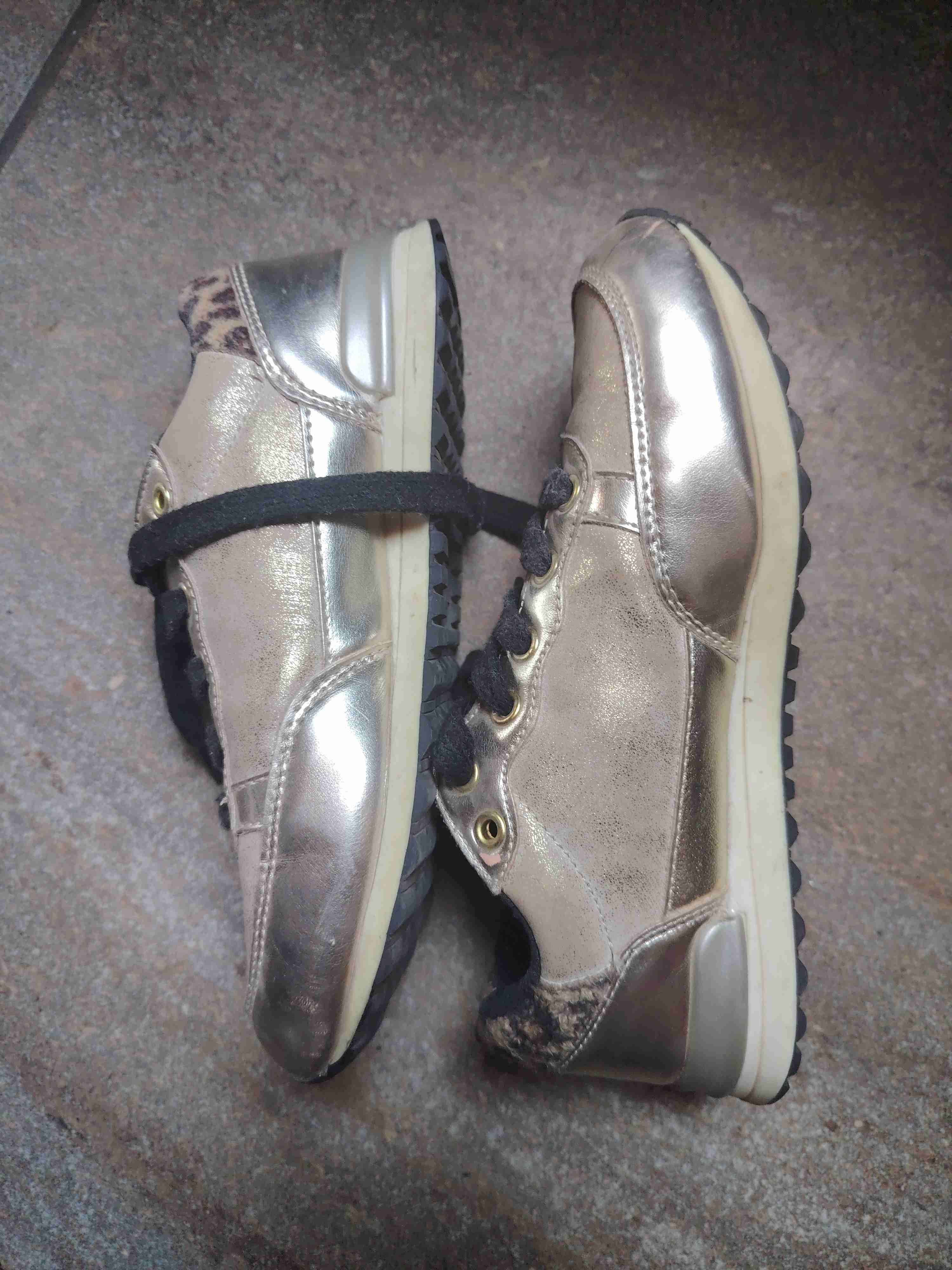 Zapatillas doradas para niño - miniatura 4