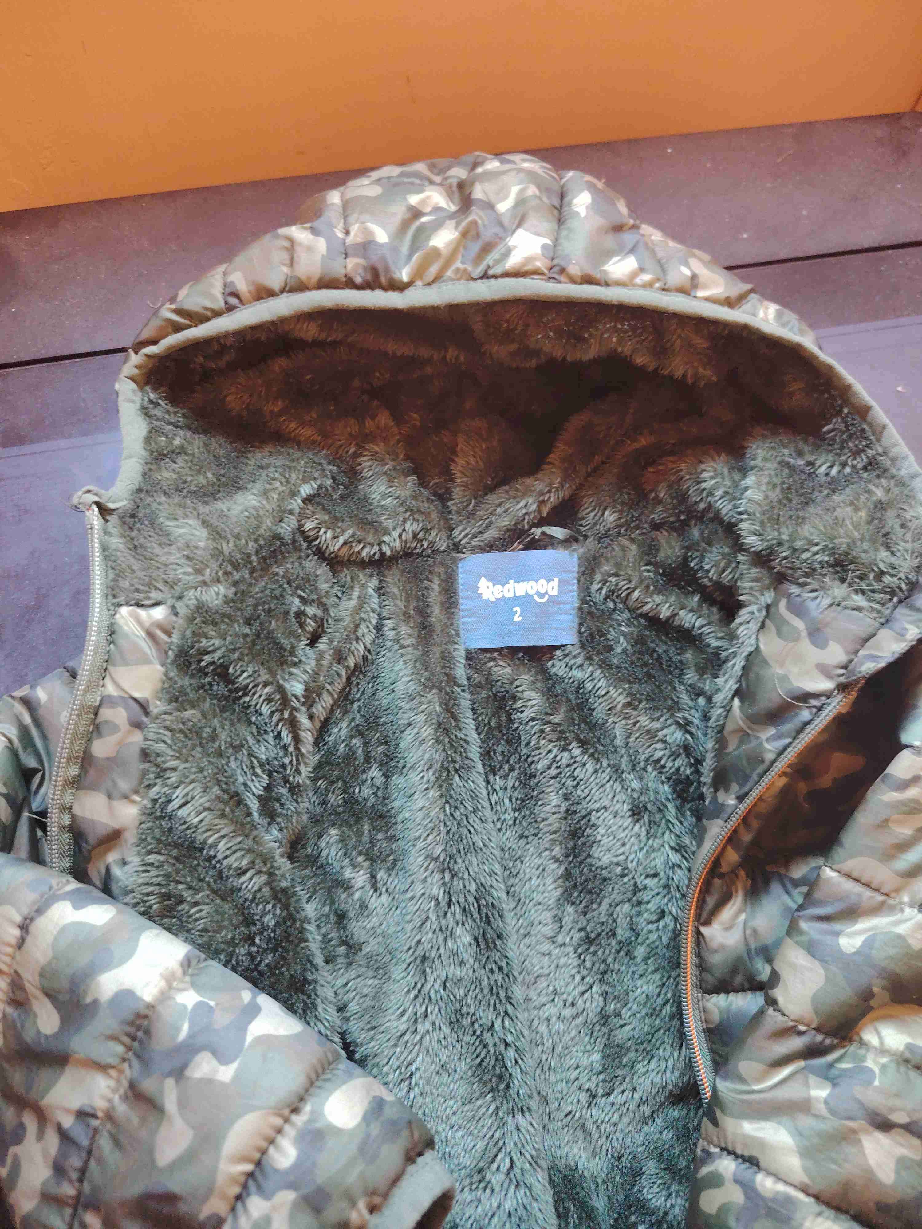 Chaqueta camuflada con capucha - miniatura 2