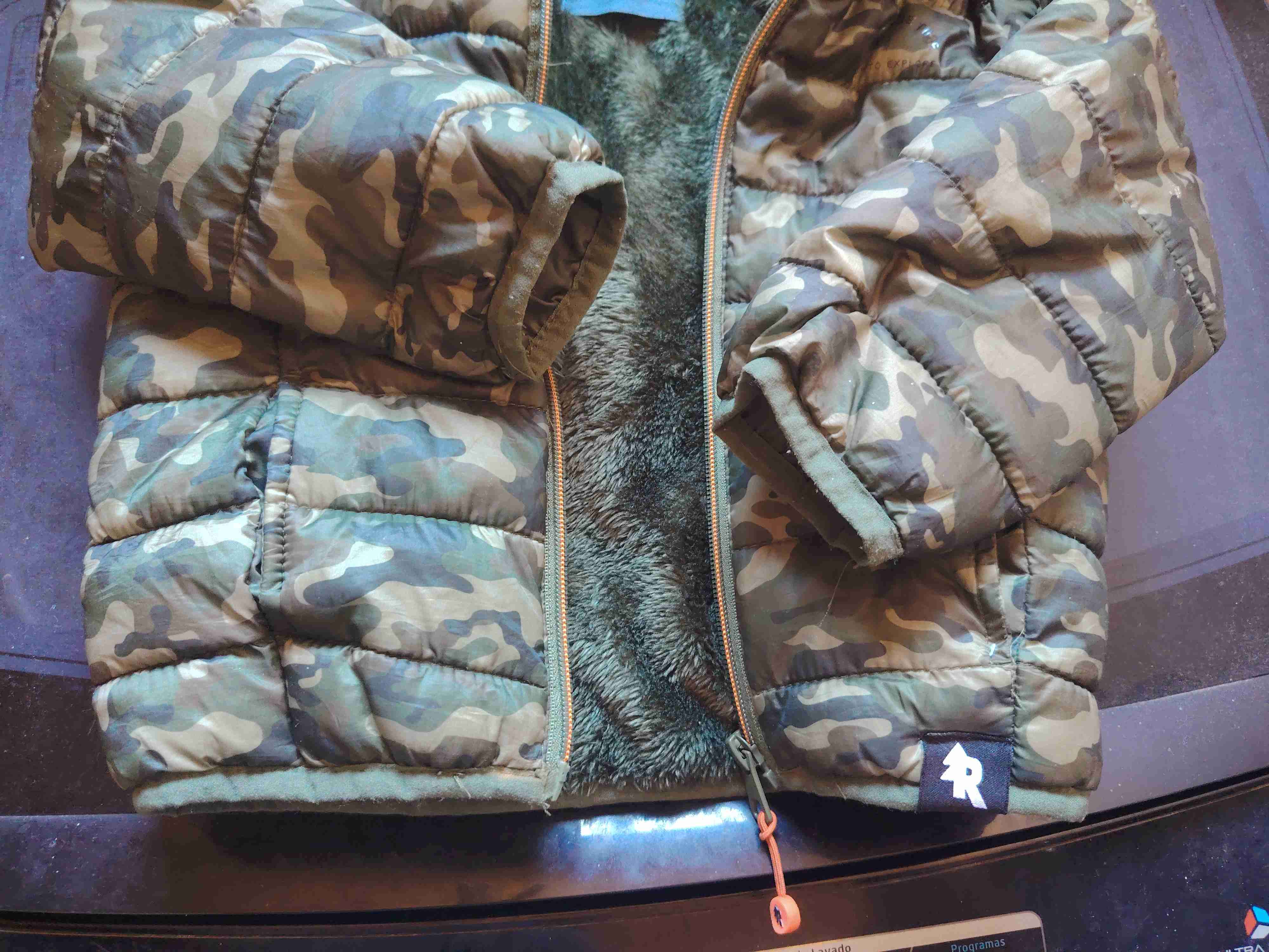 Chaqueta camuflada con capucha - miniatura 3