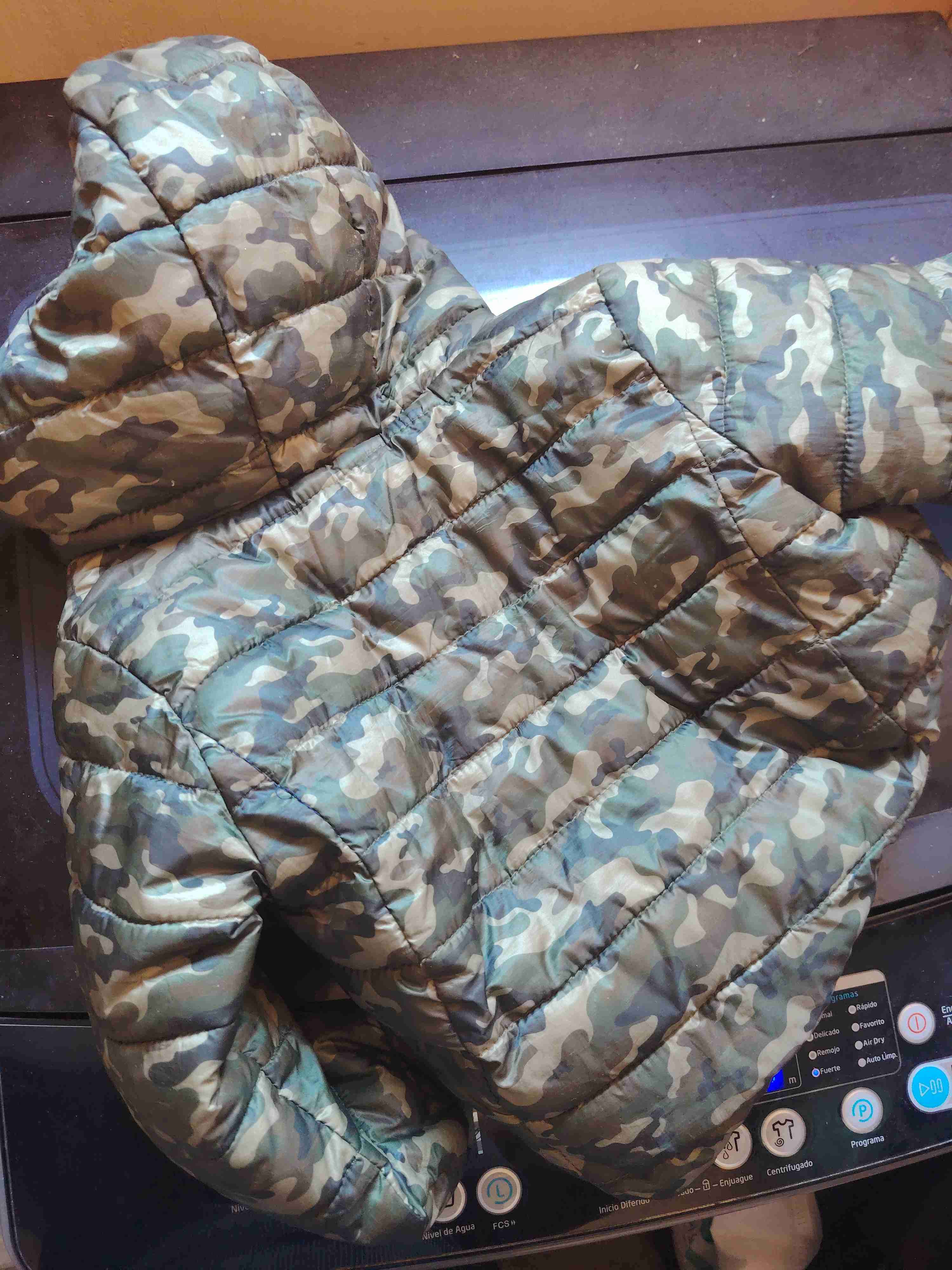 Chaqueta camuflada con capucha - miniatura 4