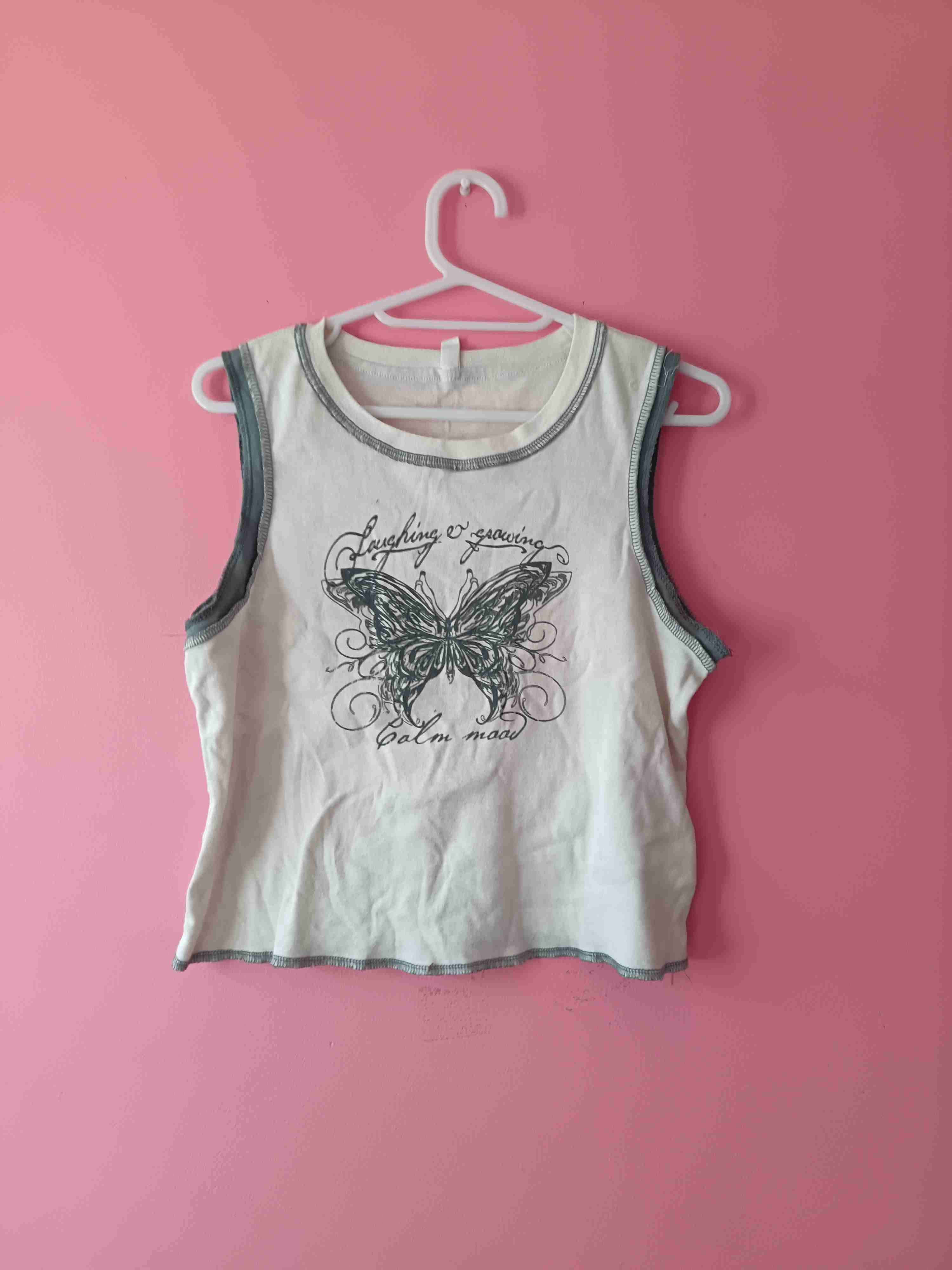 Polera sin mangas mariposa