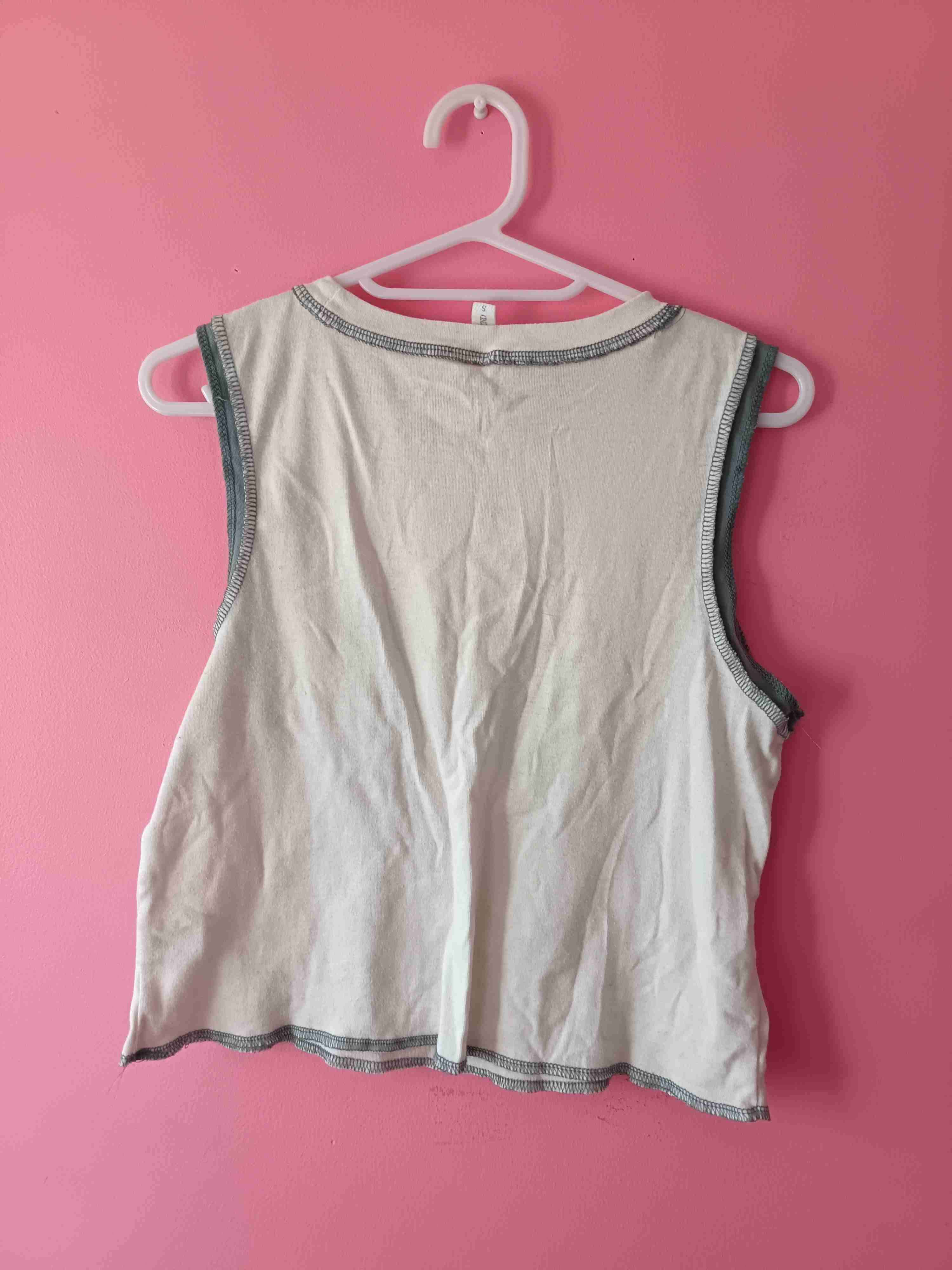 Polera sin mangas mariposa - miniatura 3