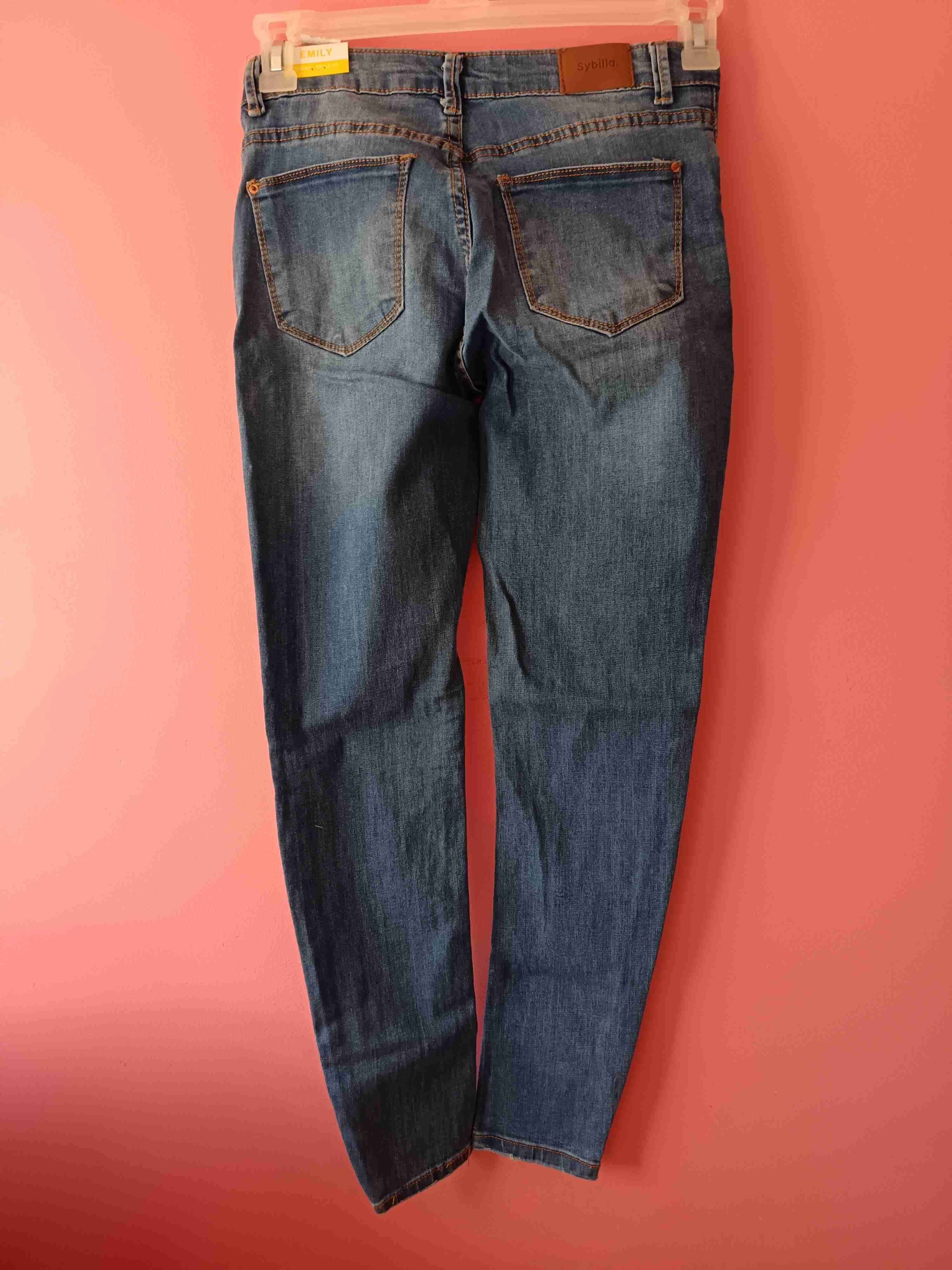 Jeans azul denim con etiquetas - miniatura 4