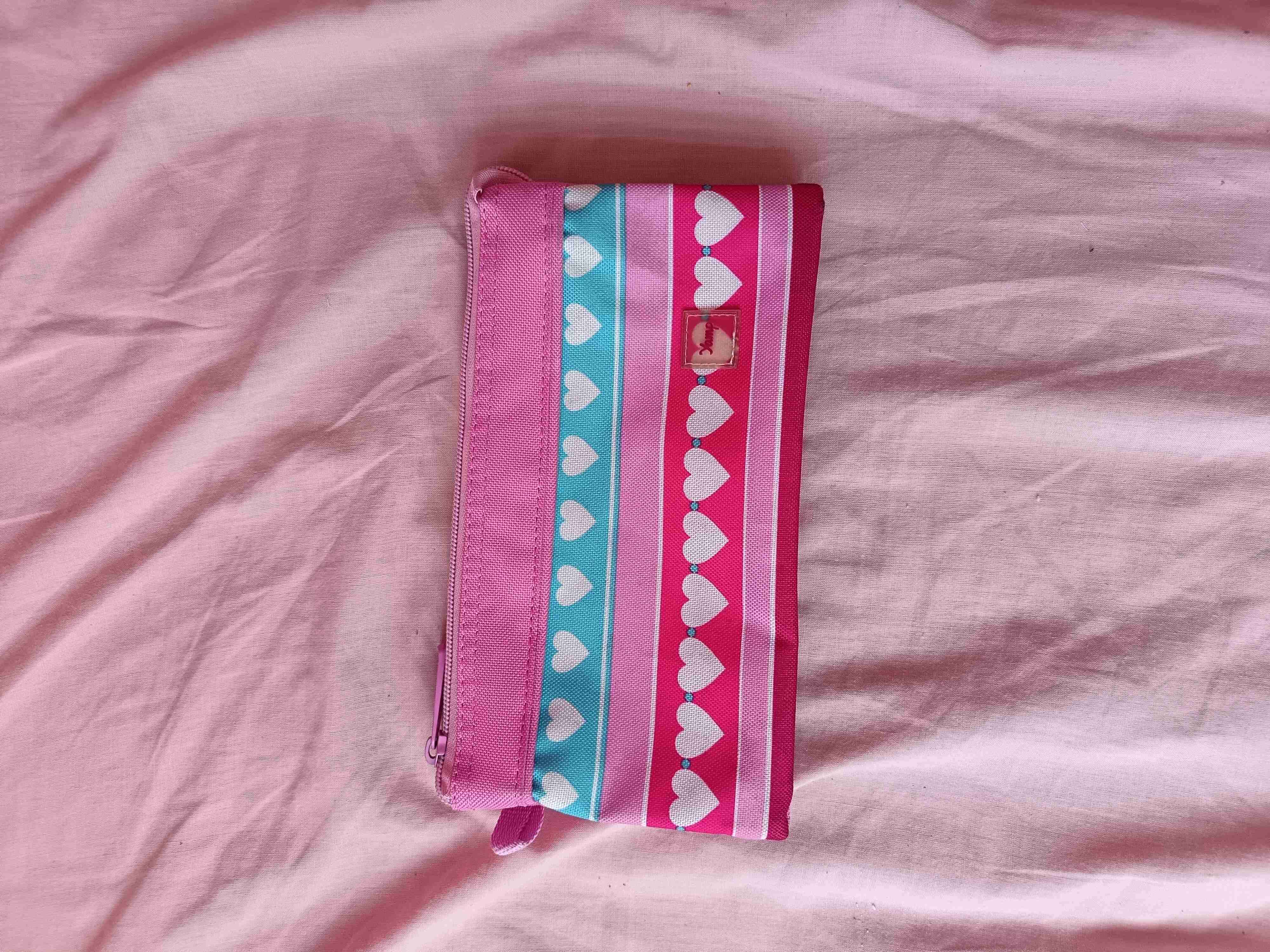 Cartuchera rosa con corazones