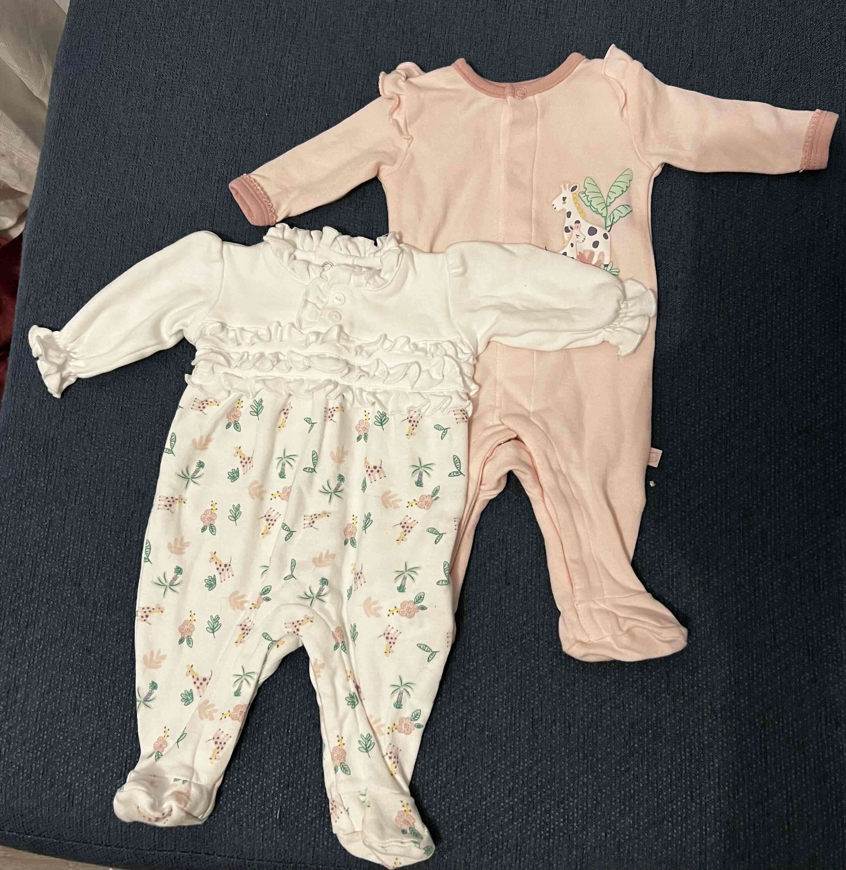 Enteritos y conjuntos de recién nacida