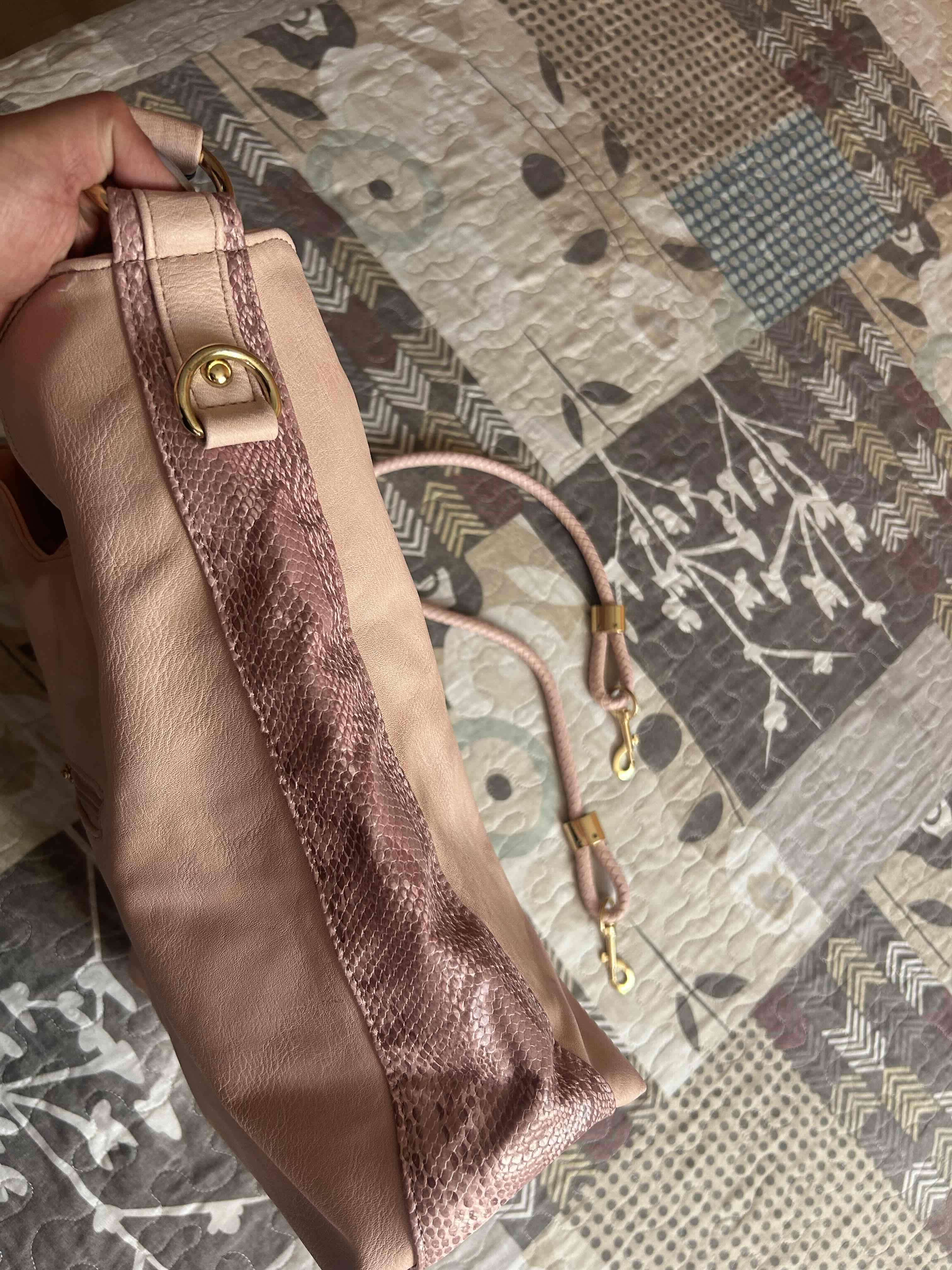 Bolso Lilás rosa claro con aro dorado - miniatura 3