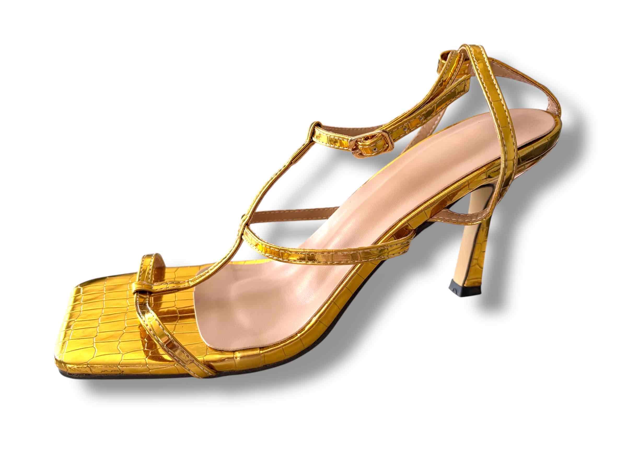 Sandalias dorada de tacón