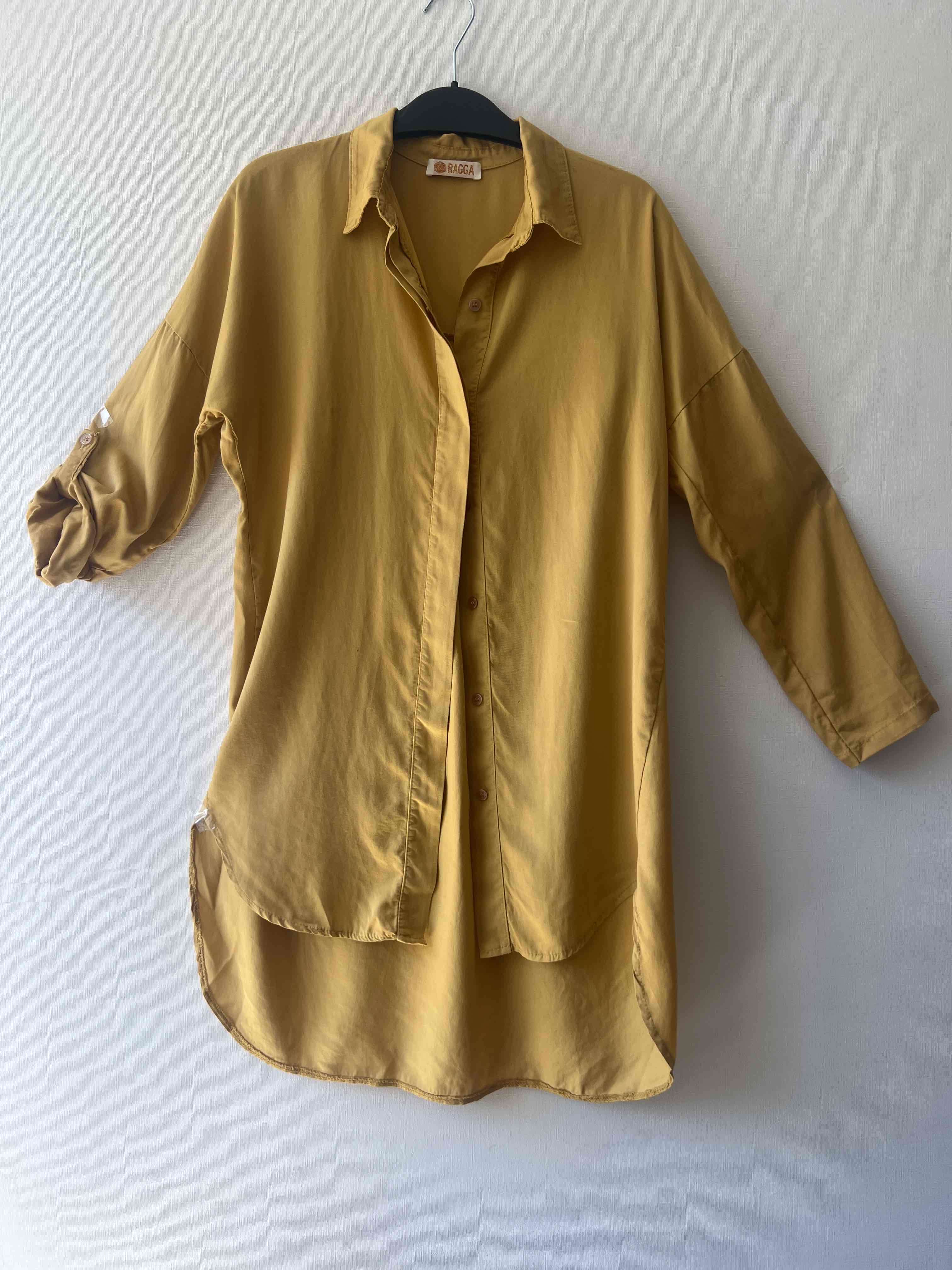 Blusa mostaza con mangas tres cuartos