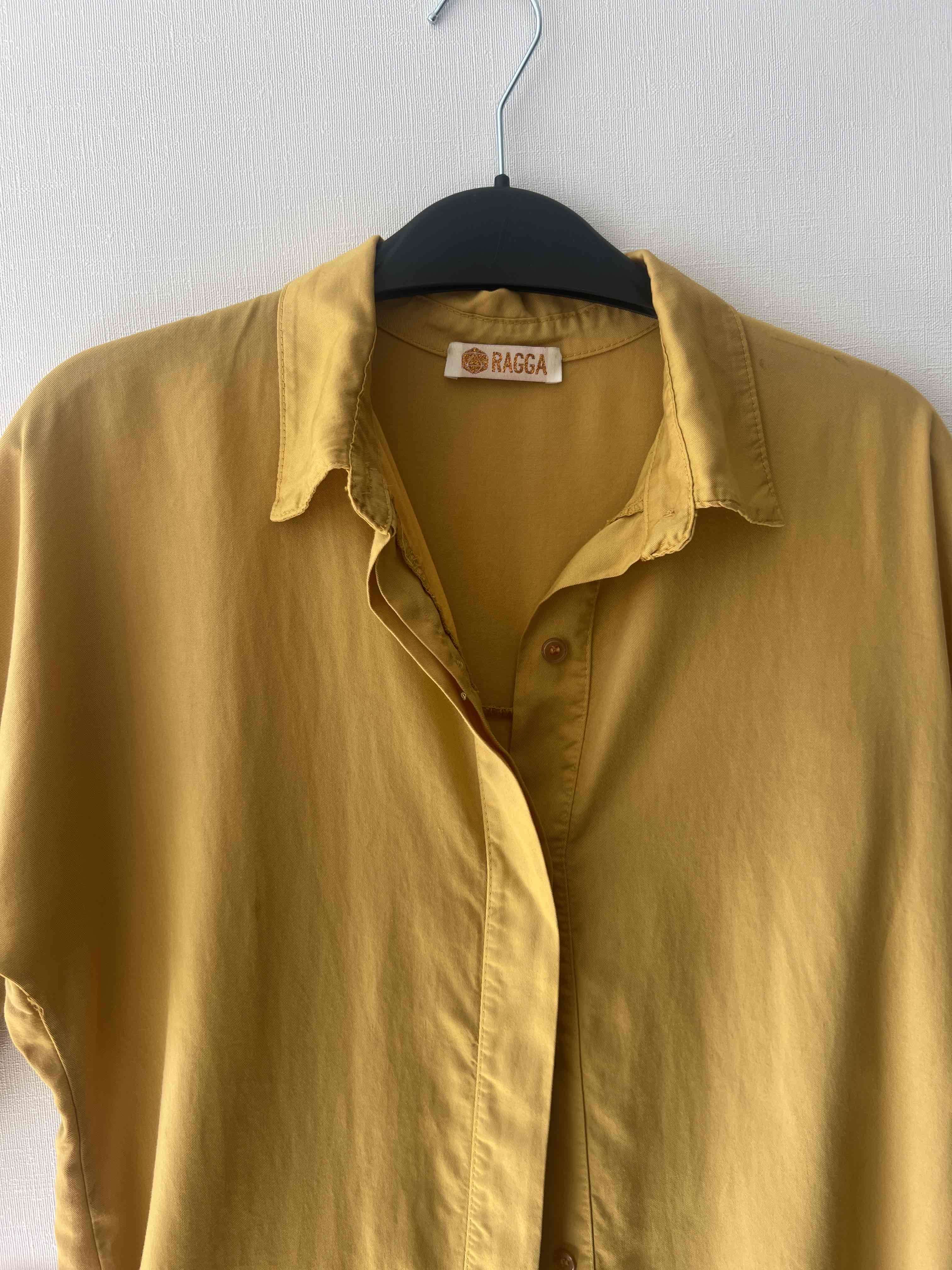 Blusa mostaza con mangas tres cuartos - miniatura 2