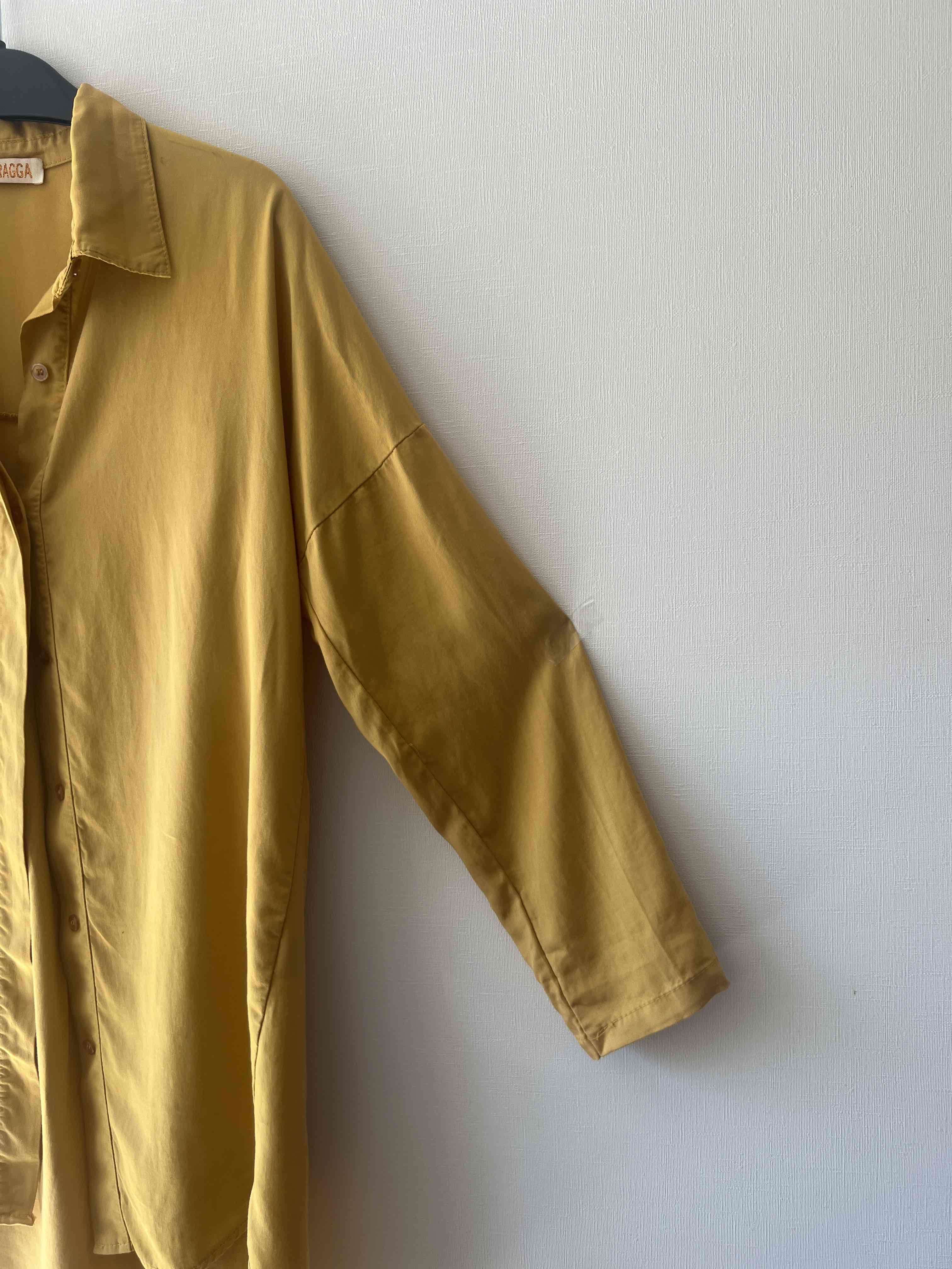 Blusa mostaza con mangas tres cuartos - miniatura 4