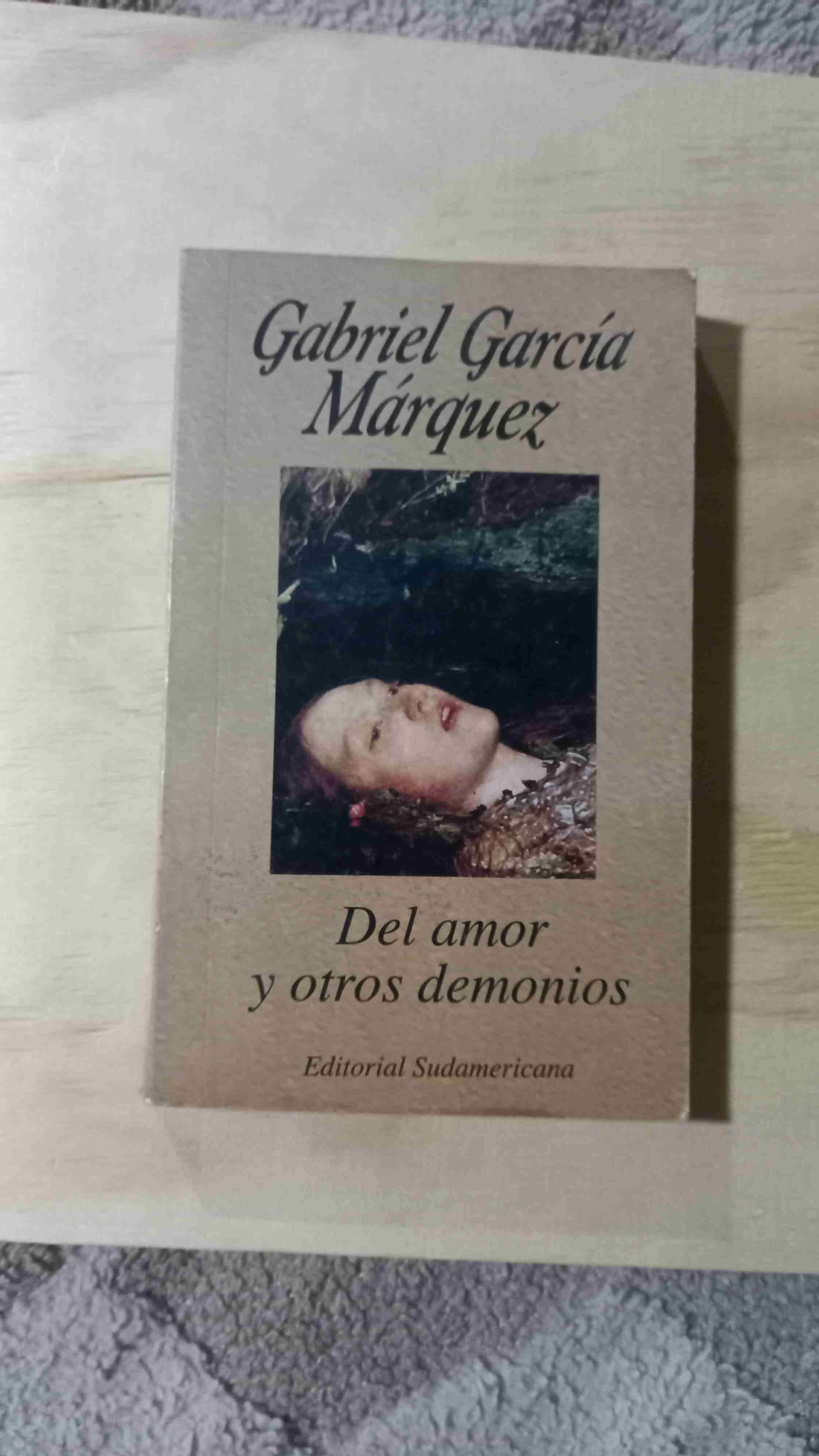 Del amor y otros demonios - Libro