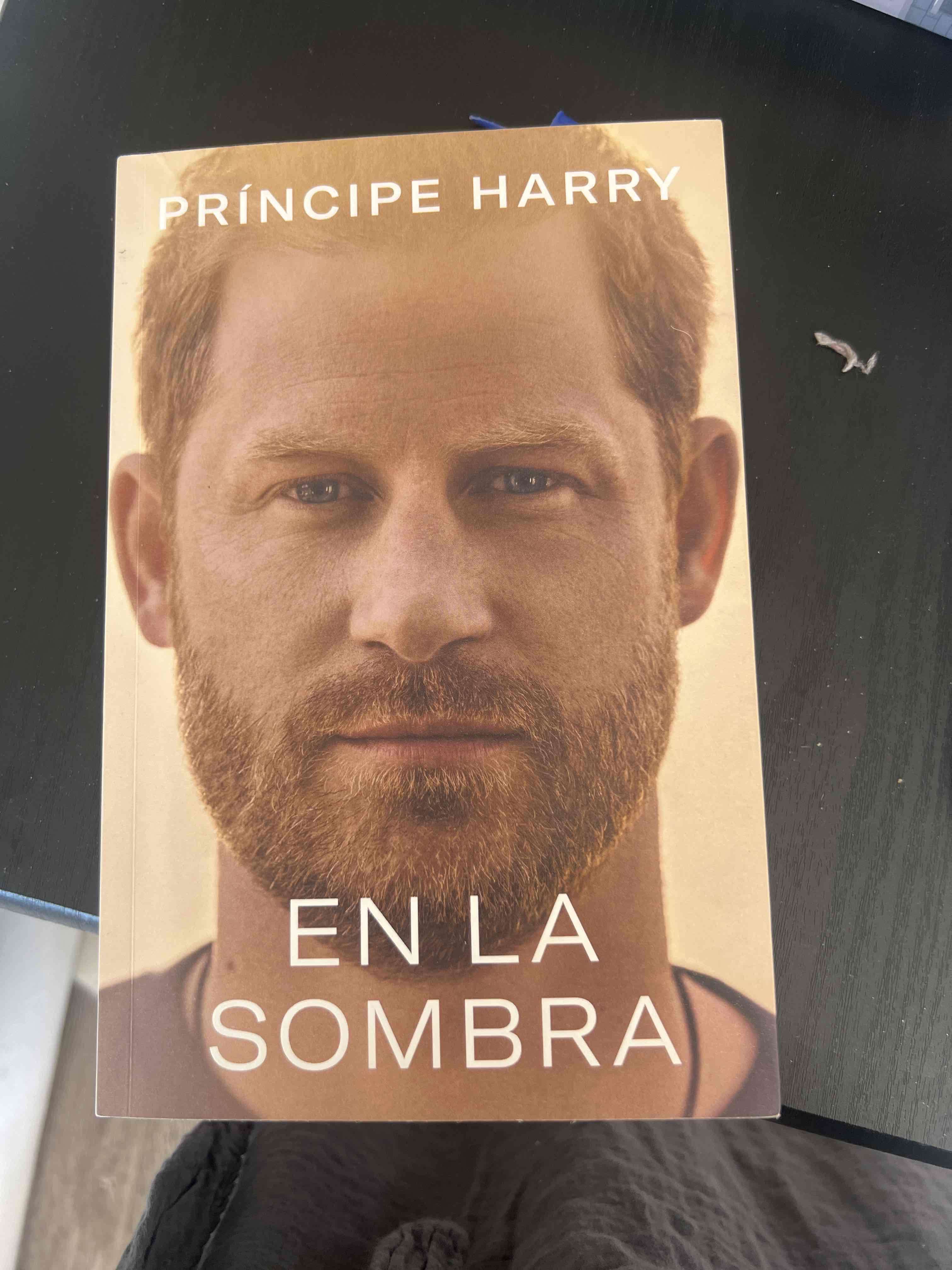 Libro 'En la Sombra' de Príncipe Harry