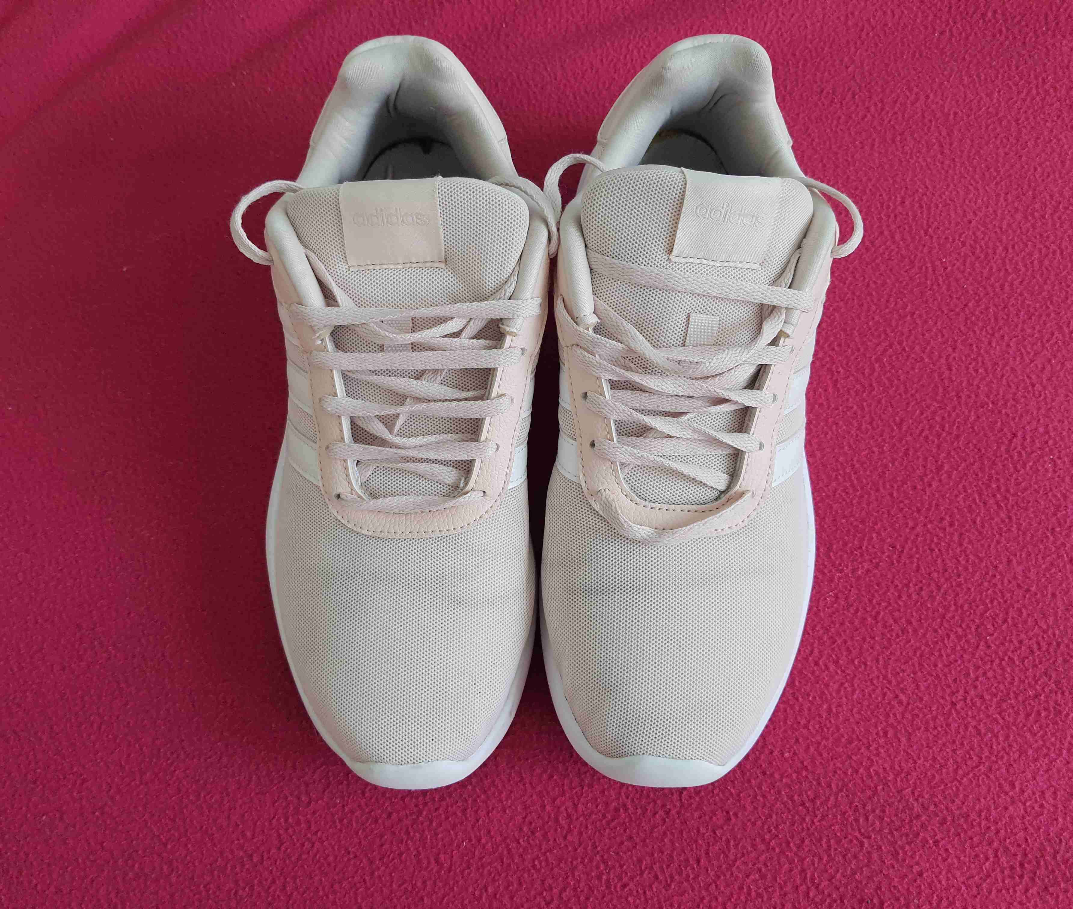 Zapatillas Adidas beige clásicas