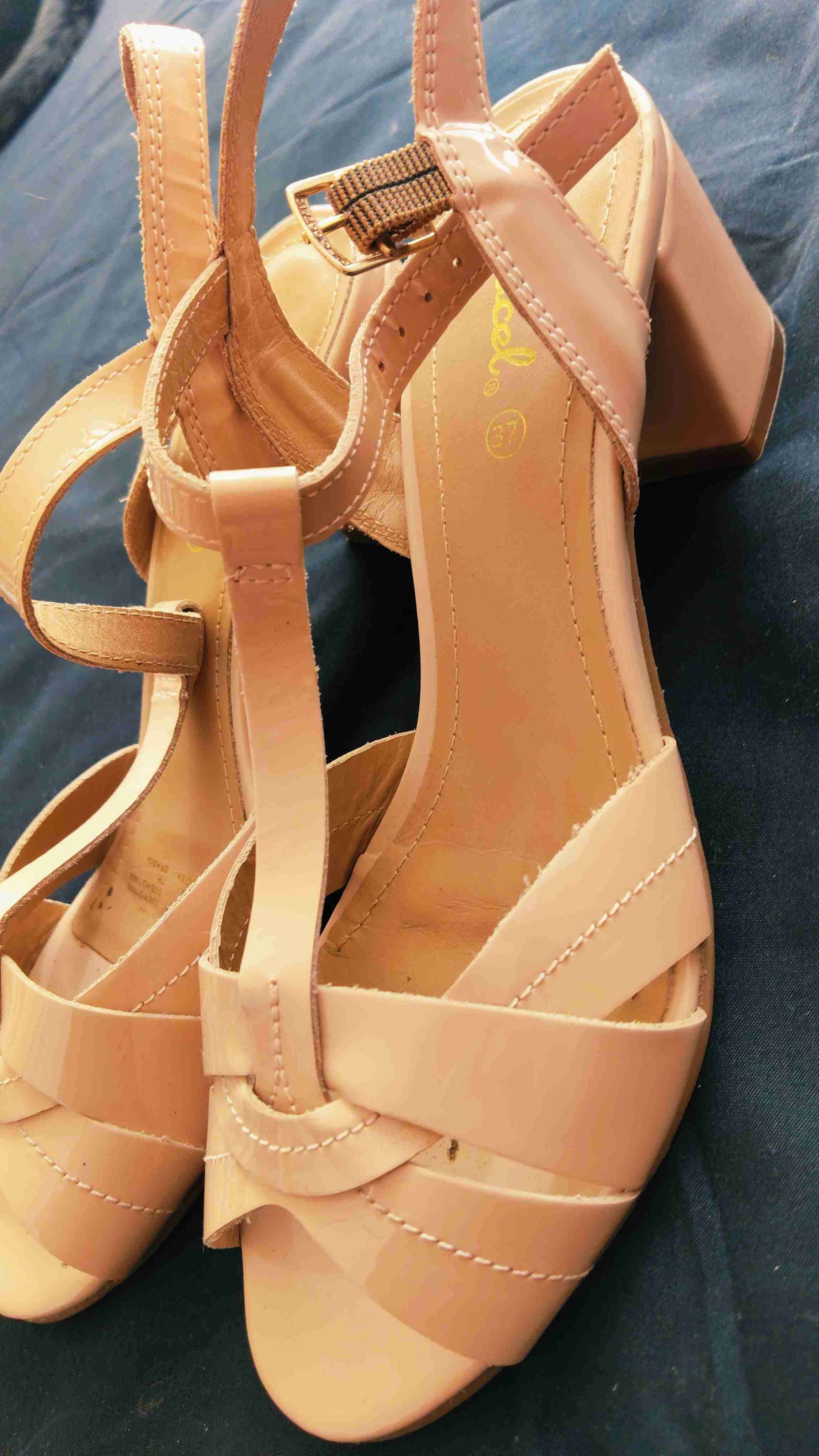 Sandalias de tacón nude