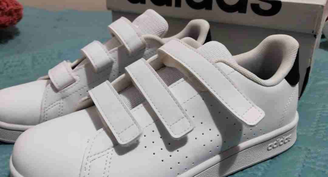Zapatillas blancas con velcro Adidas