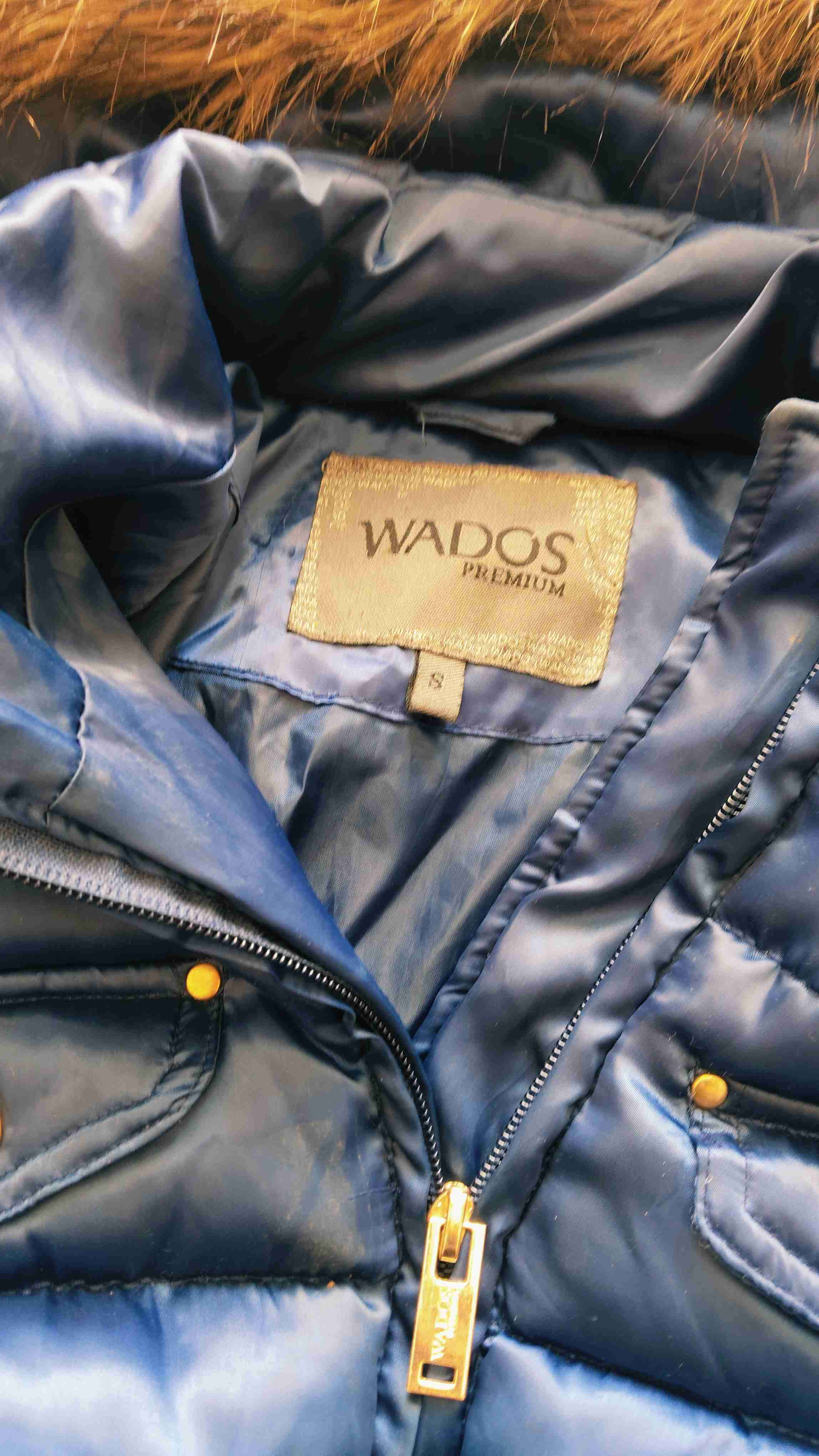 Abrigo azul con capucha de piel - miniatura 2