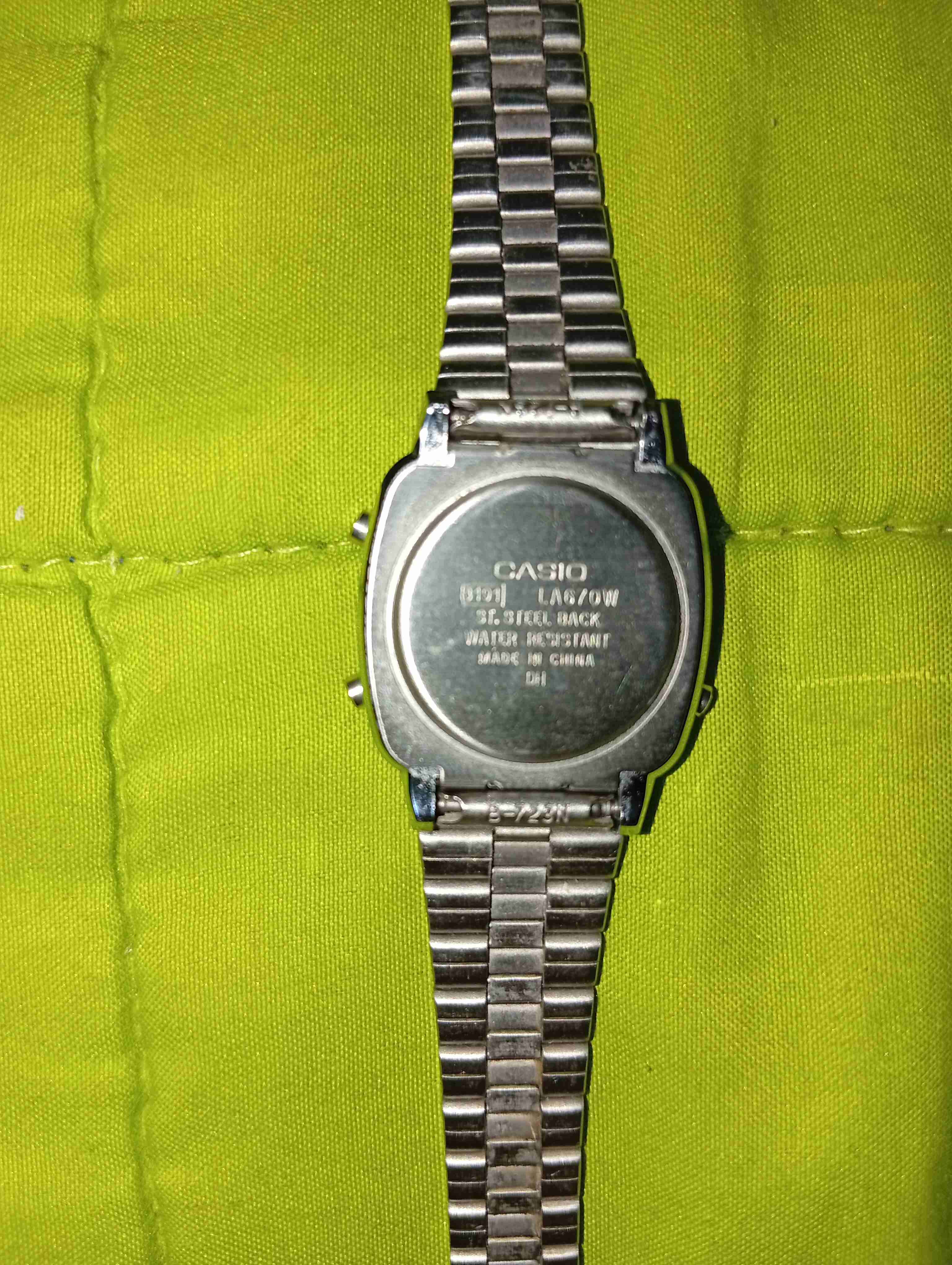 Reloj digital Casio plateado - miniatura 2
