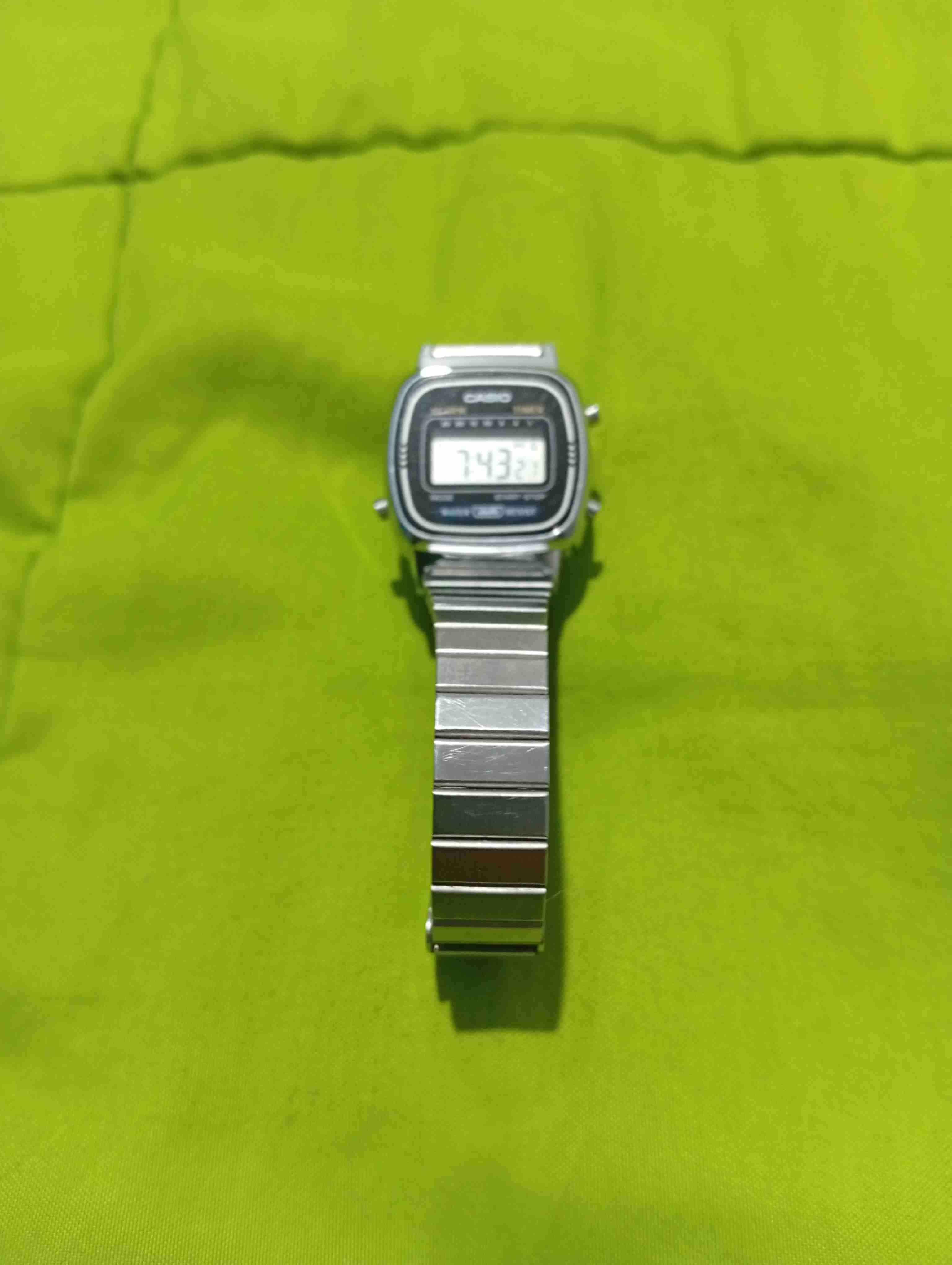 Reloj digital Casio plateado - miniatura 3