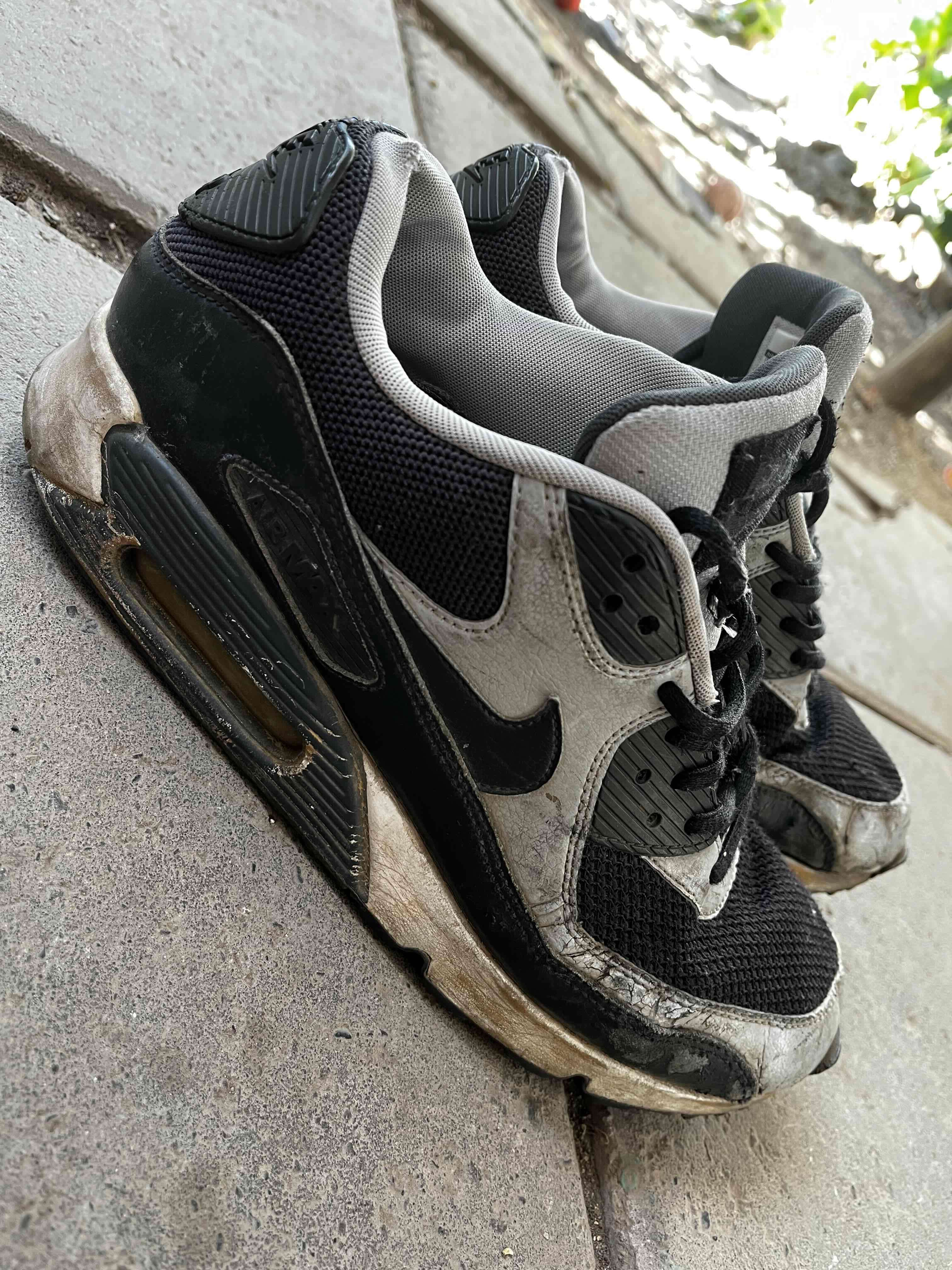 Zapatillas deportivas negras y grises - miniatura 2