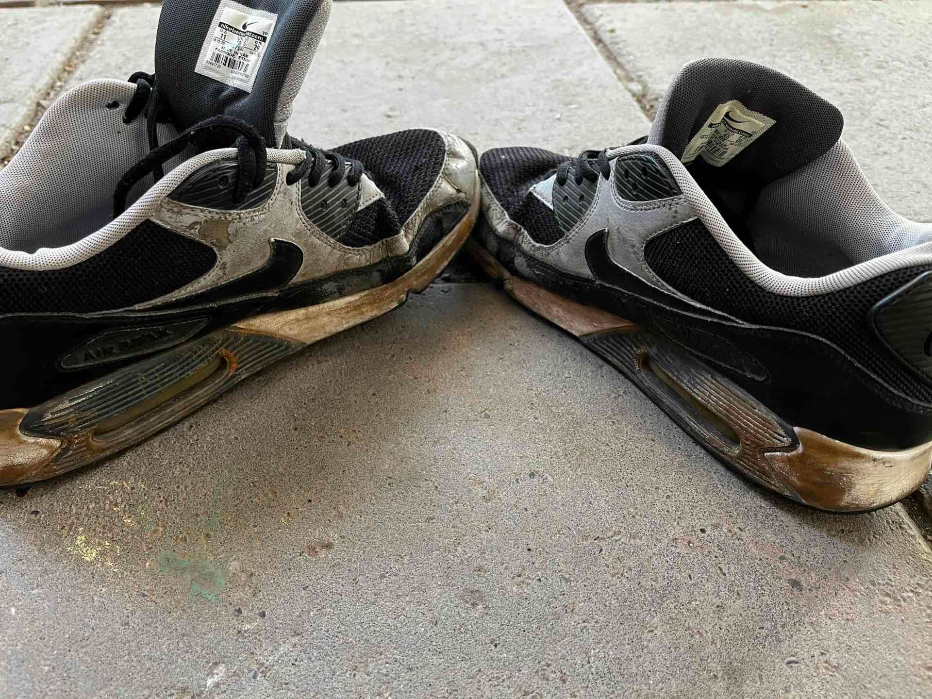 Zapatillas deportivas negras y grises - miniatura 3