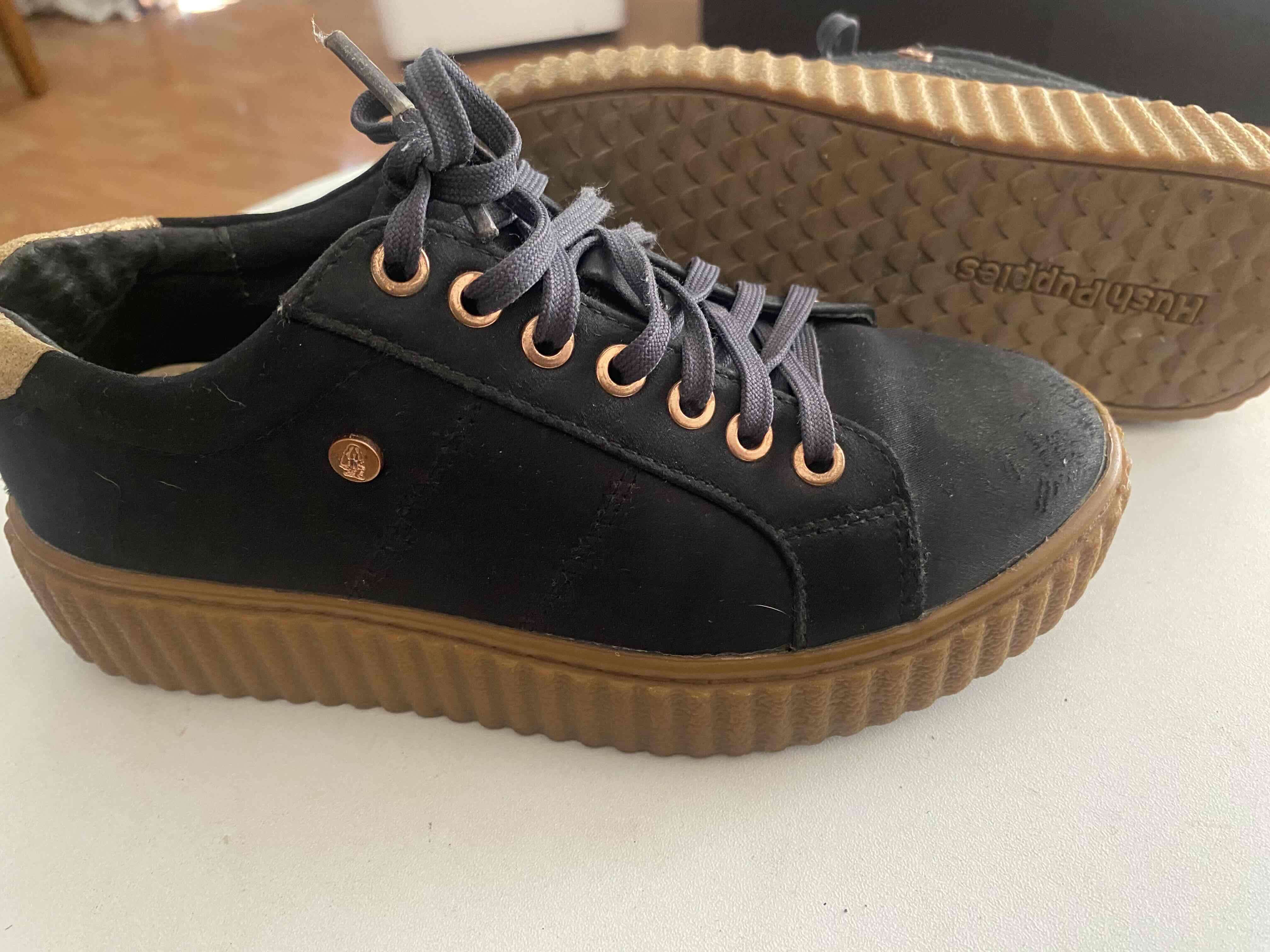 Zapatillas negras hush puppies 33