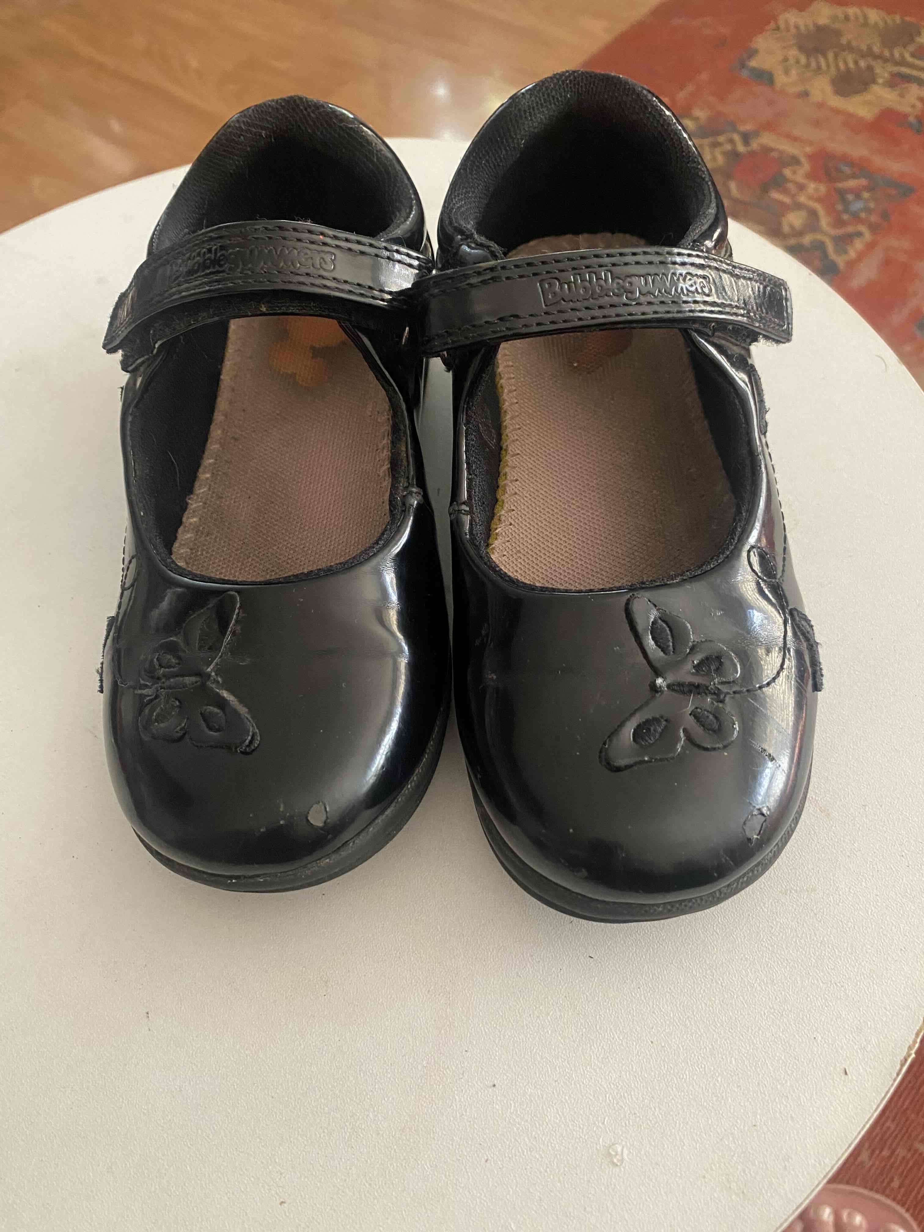 Zapatos charol negro bubble gummers  31