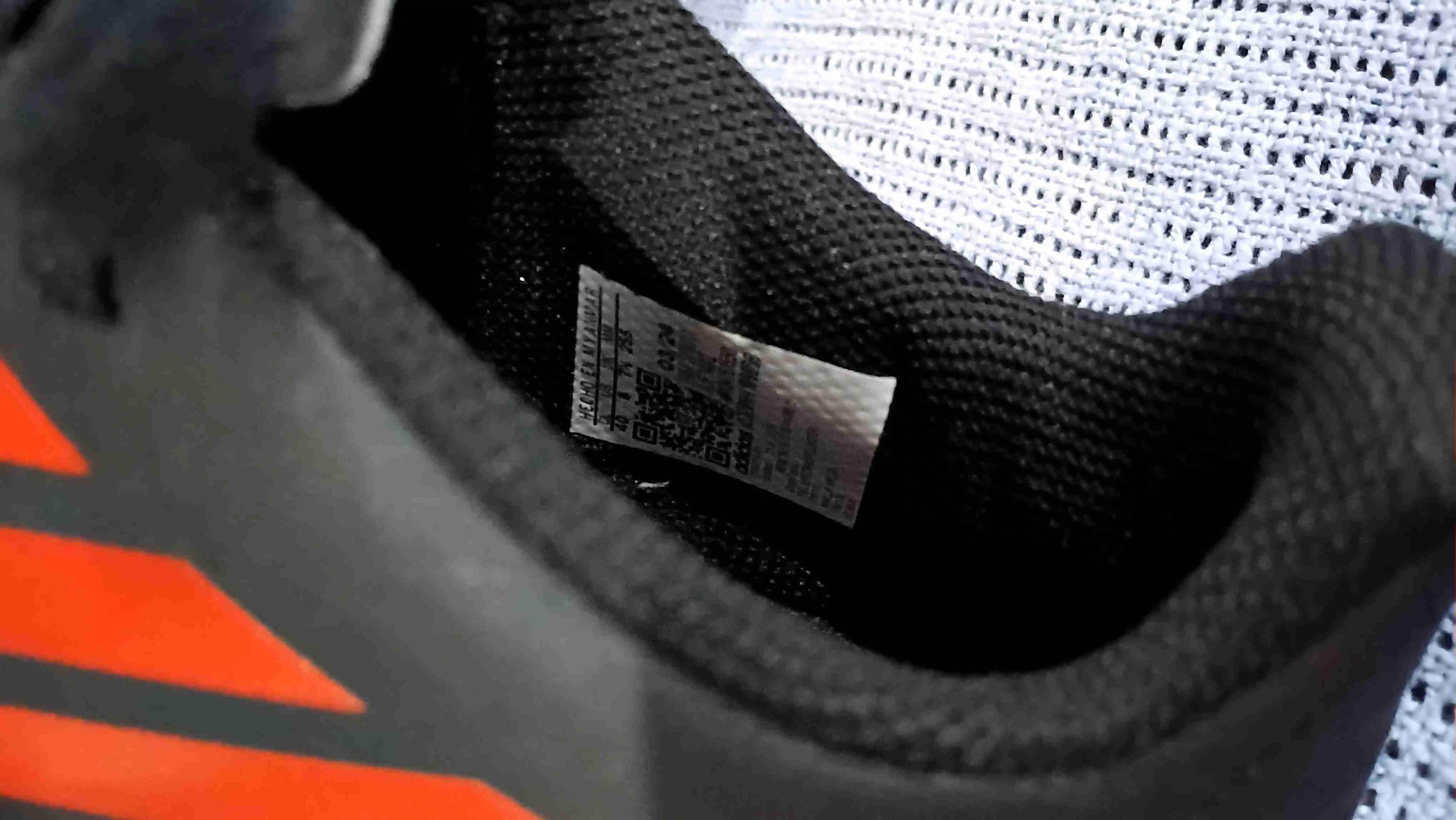 Zapatillas de fútbol negro con rojo - miniatura 4