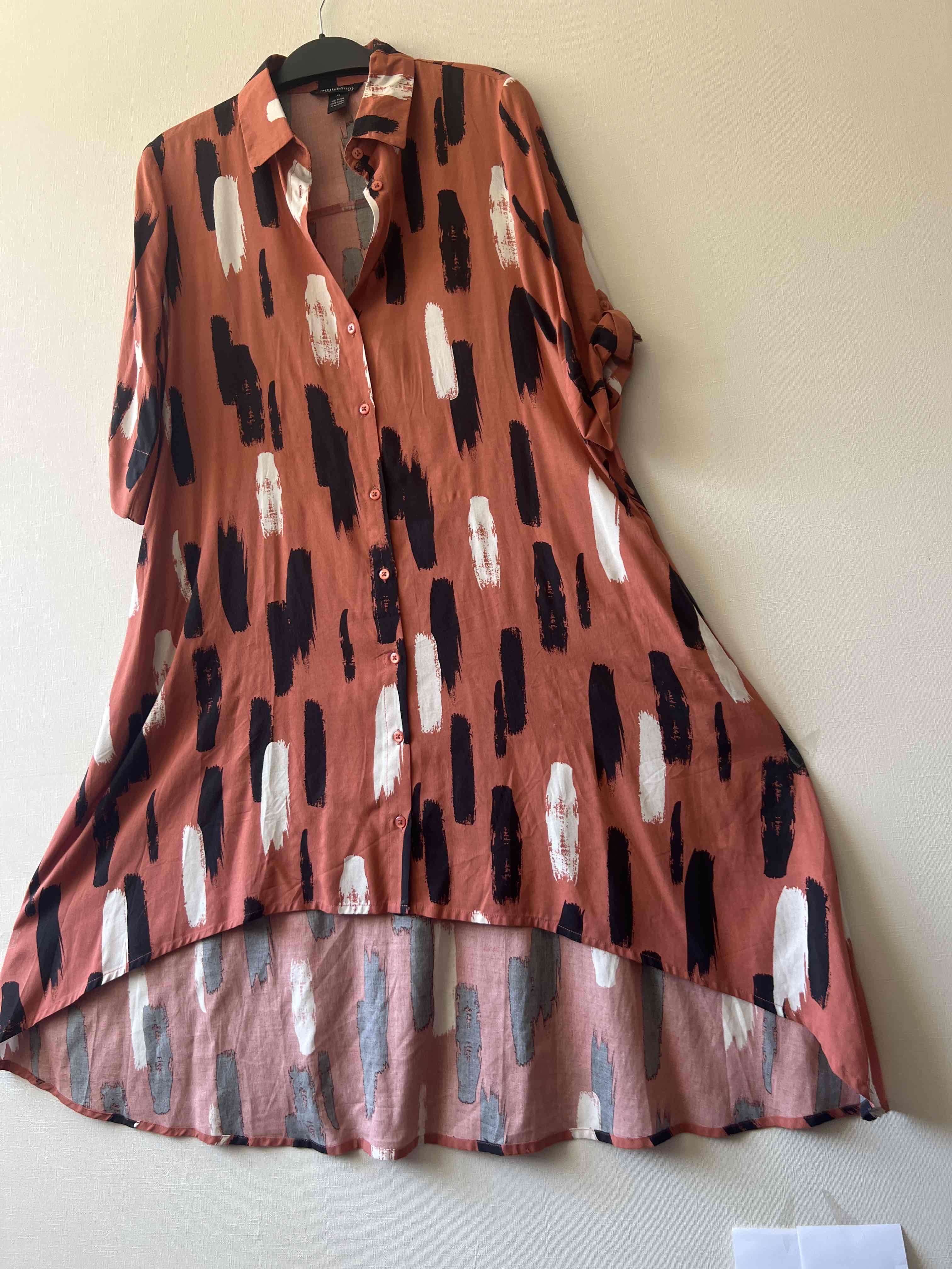 Blusa anaranjada con estampado abstracto - miniatura 3