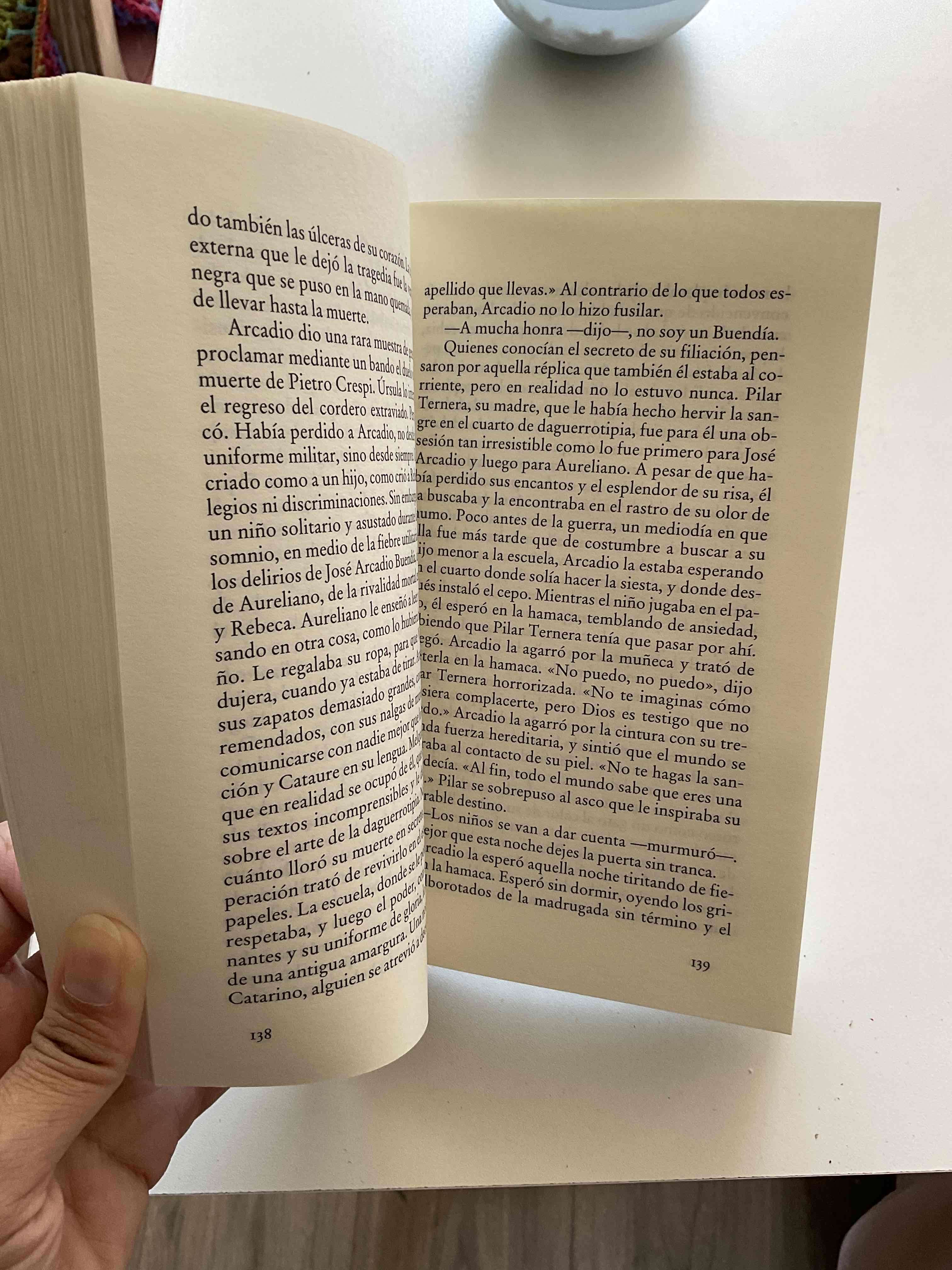 Libro 'Cien años de soledad' - miniatura 2