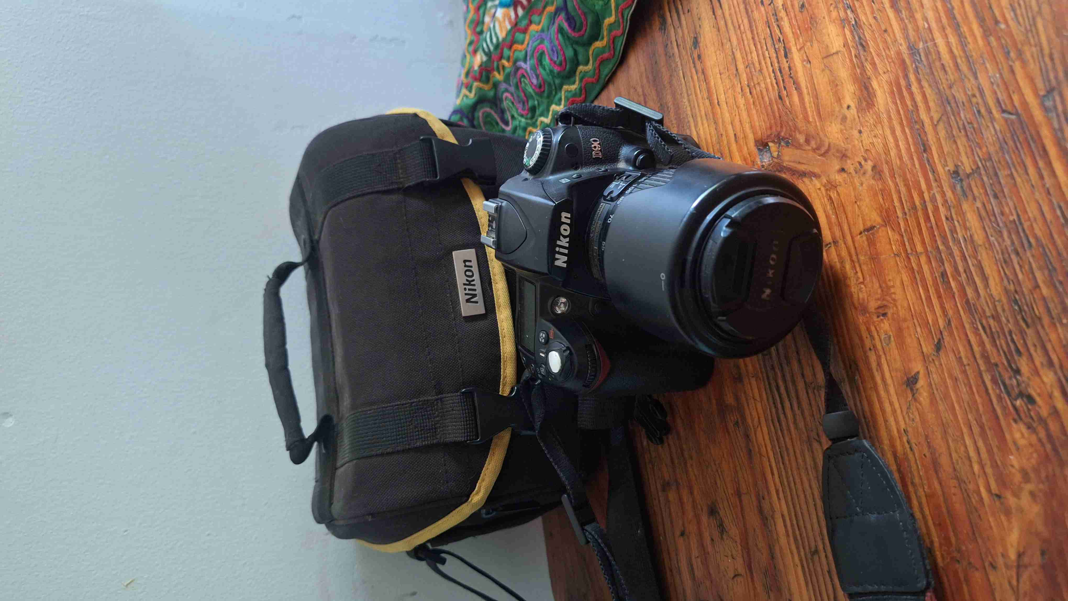 Cámara Nikon D90 con bolso - miniatura 1