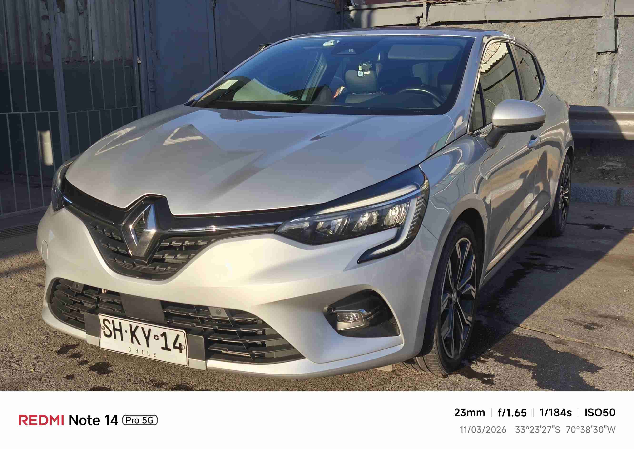 Auto Renault Clio plateado