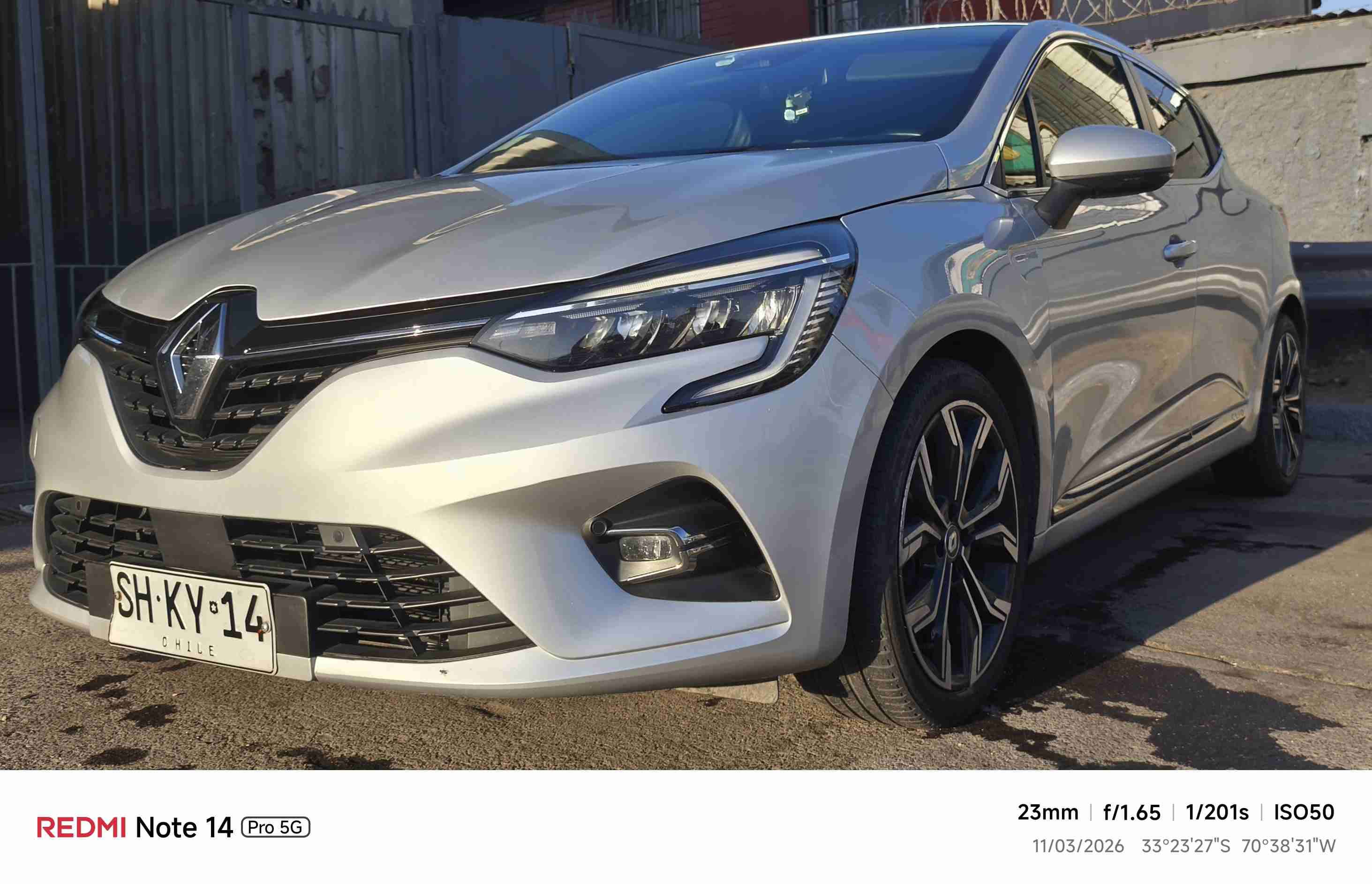 Auto Renault Clio plateado - miniatura 3