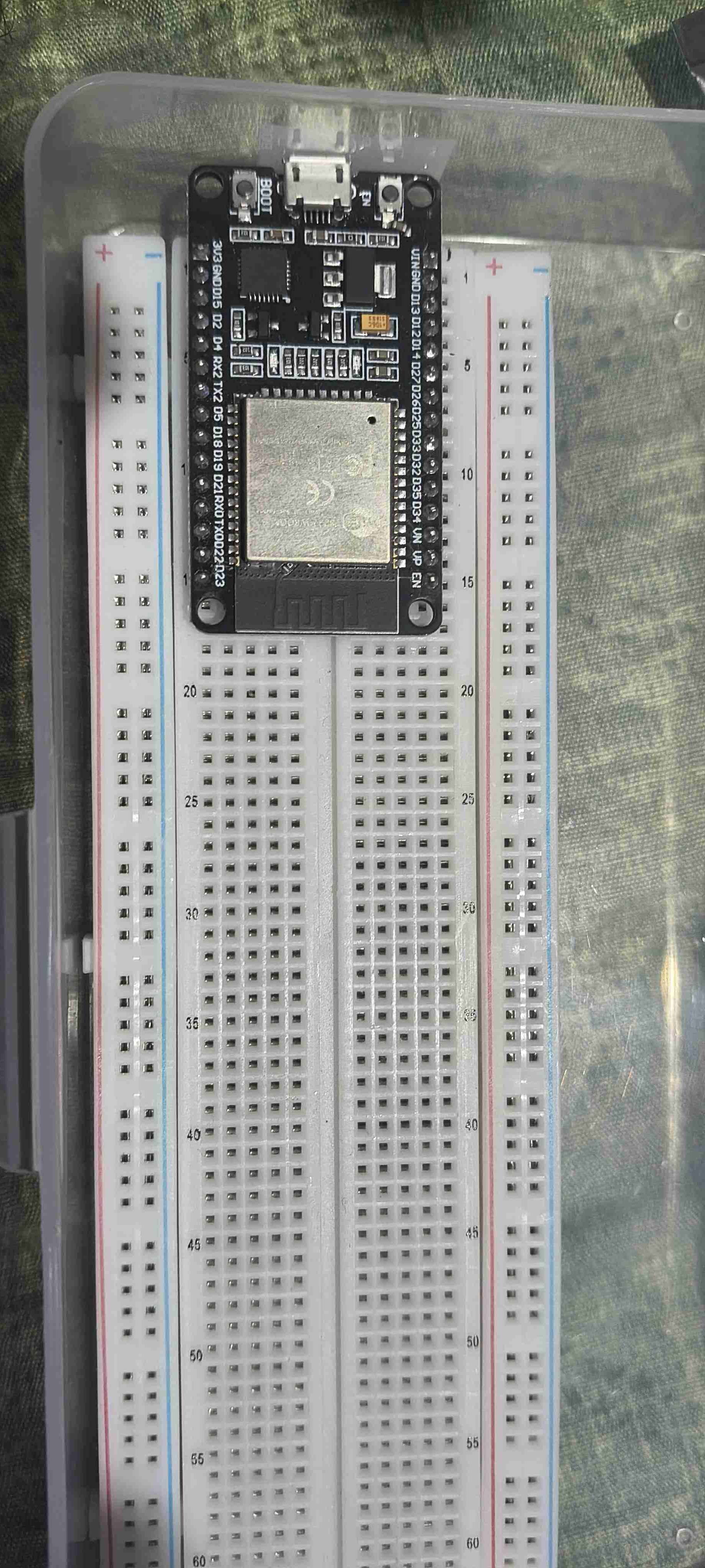 Módulo ESP32 con protoboard