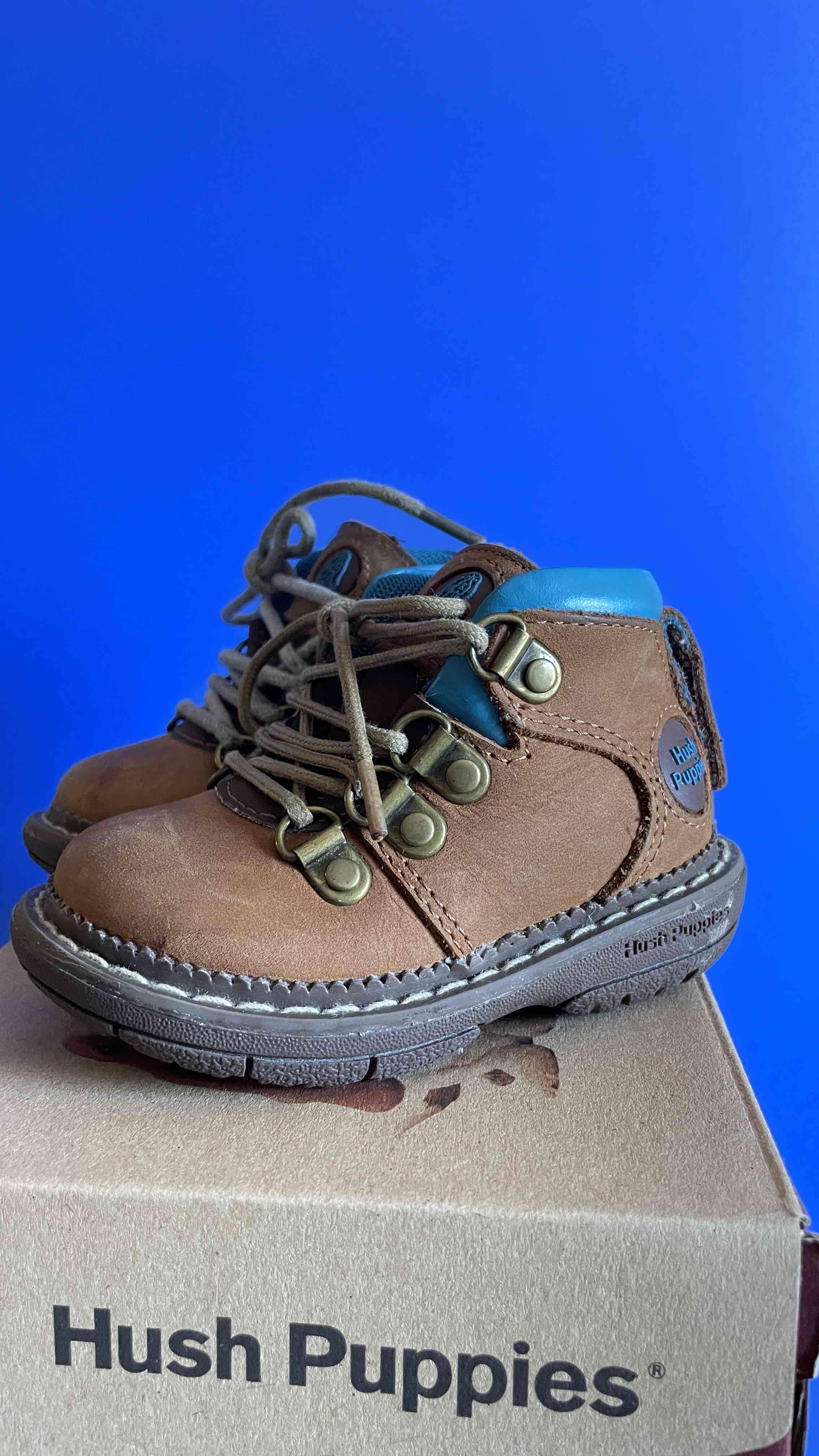 Botines Hush Puppies marrones niño