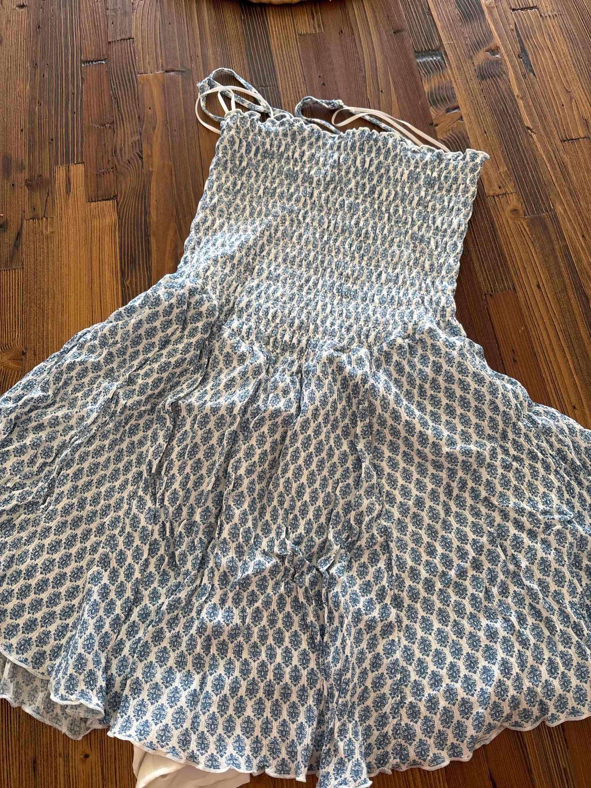 Vestido estampado azul y blanco