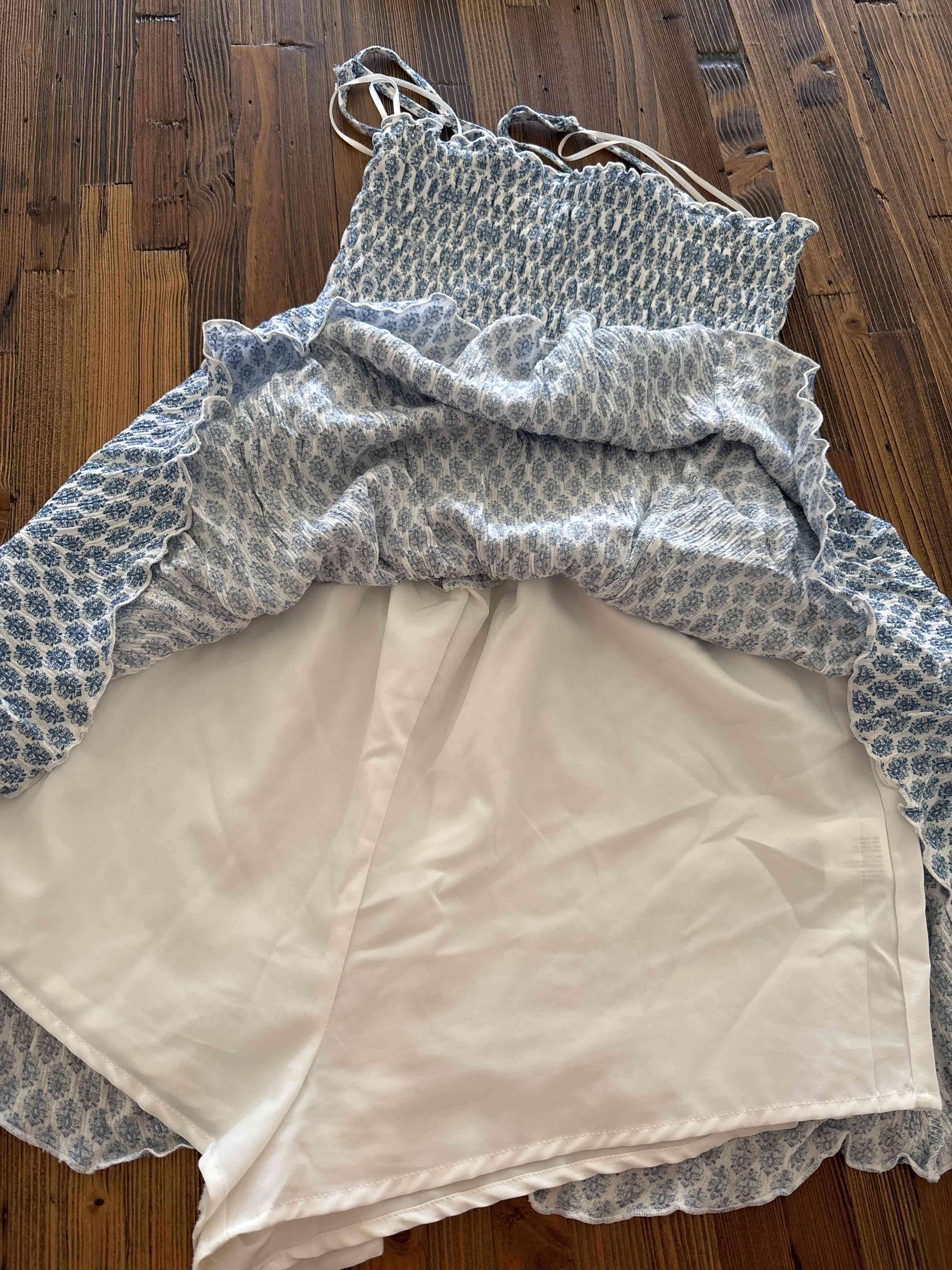 Vestido estampado azul y blanco - miniatura 2