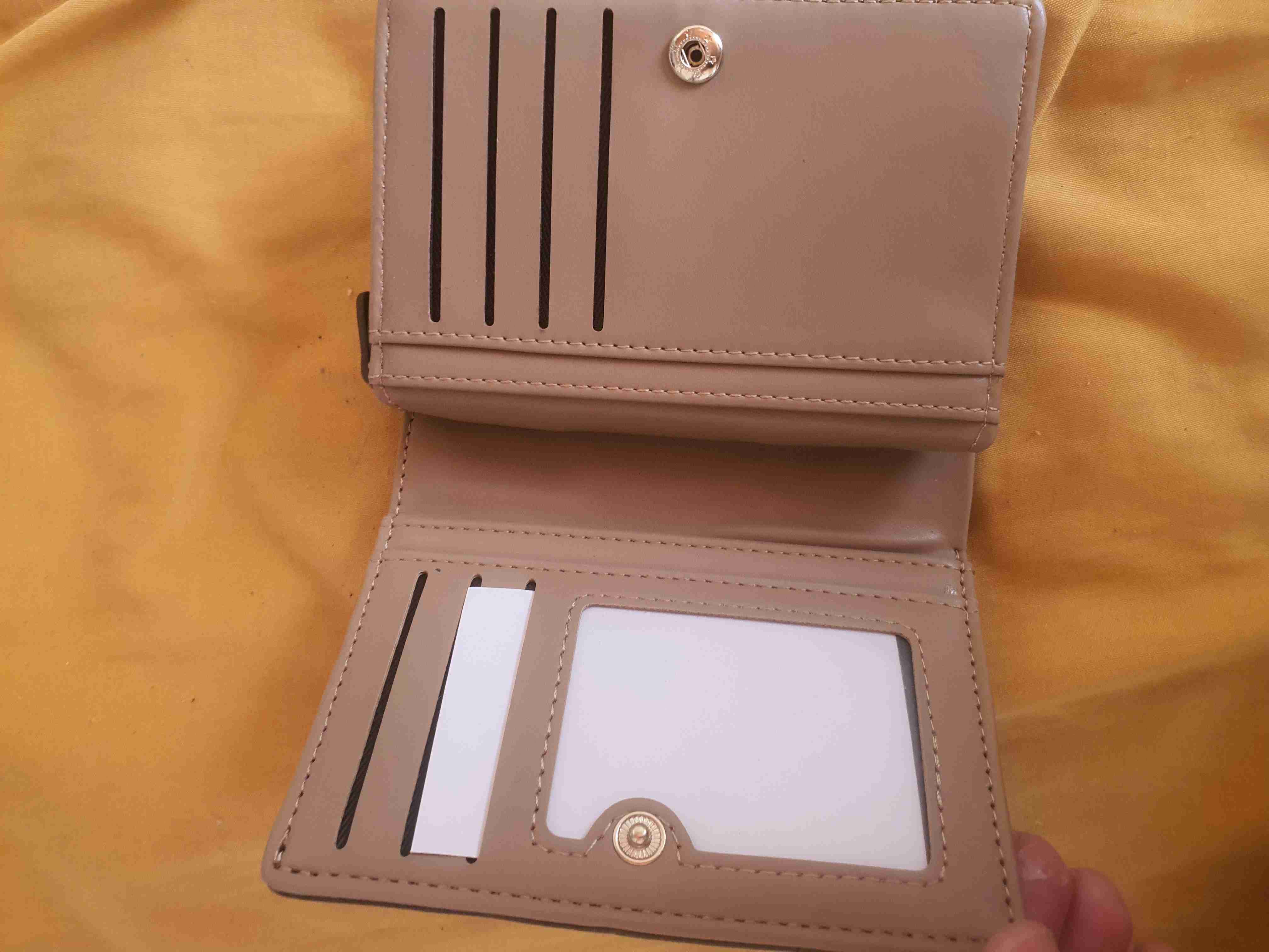 Billetera de mujer beige