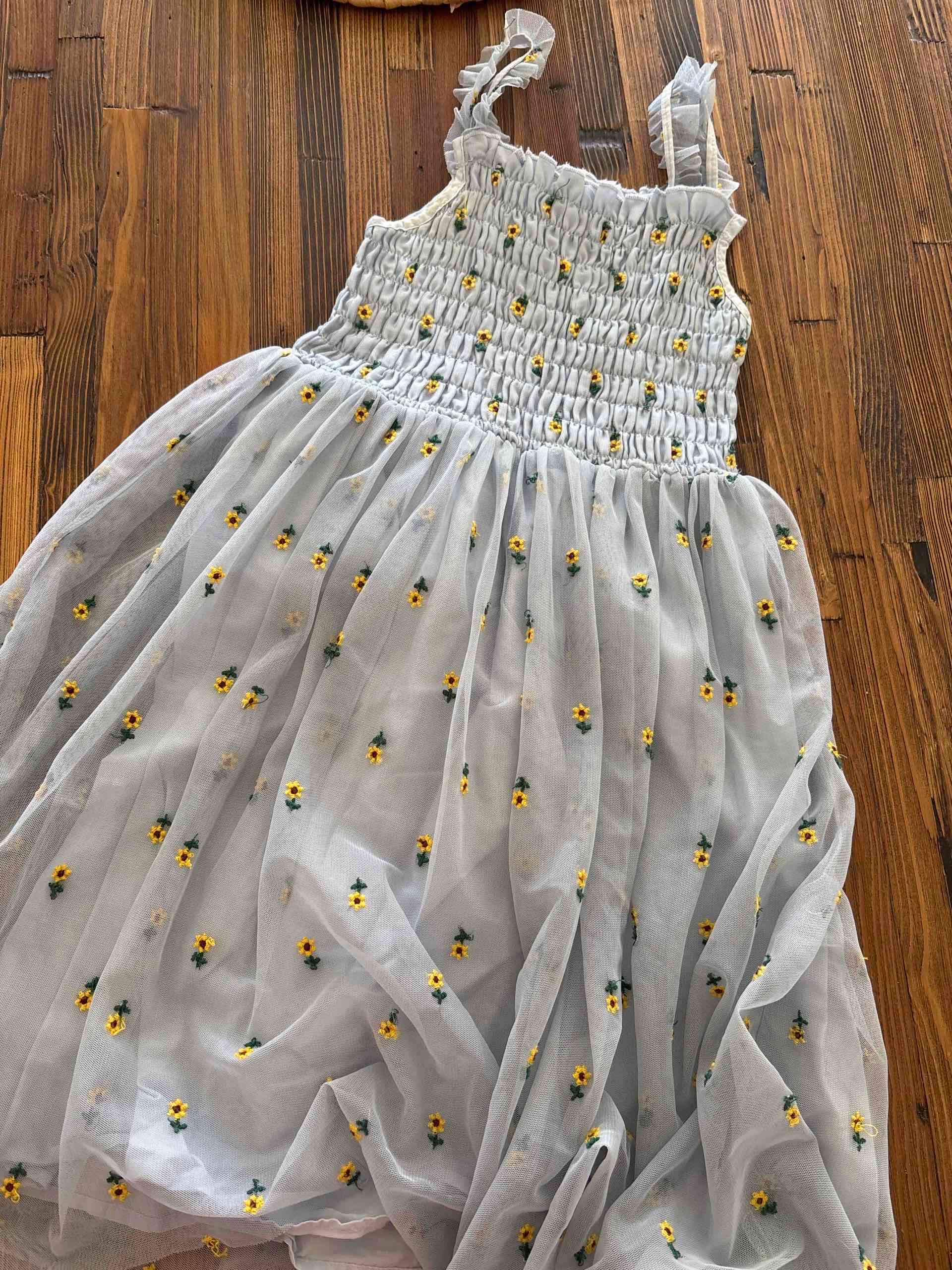 Vestido floral blanco niña