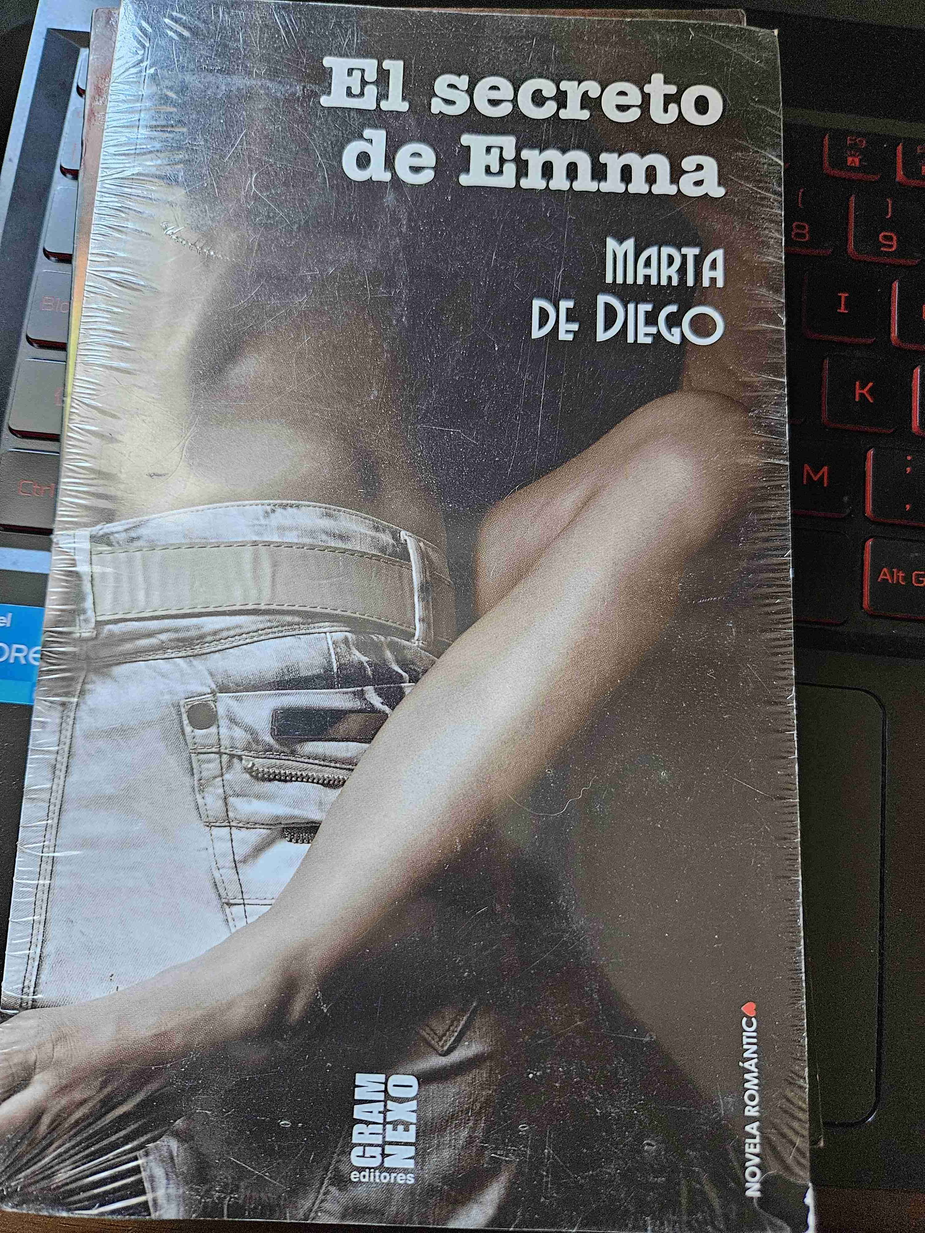 Libro "El secreto de Emma" sellado