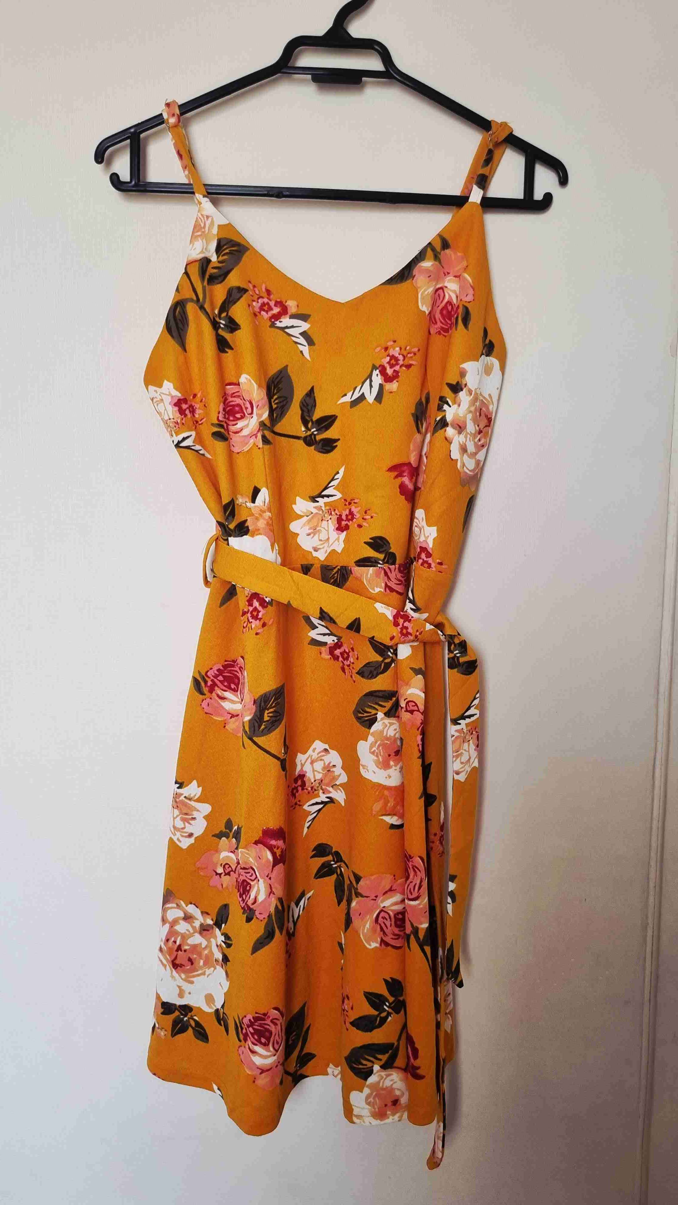 Vestido floreado amarillo