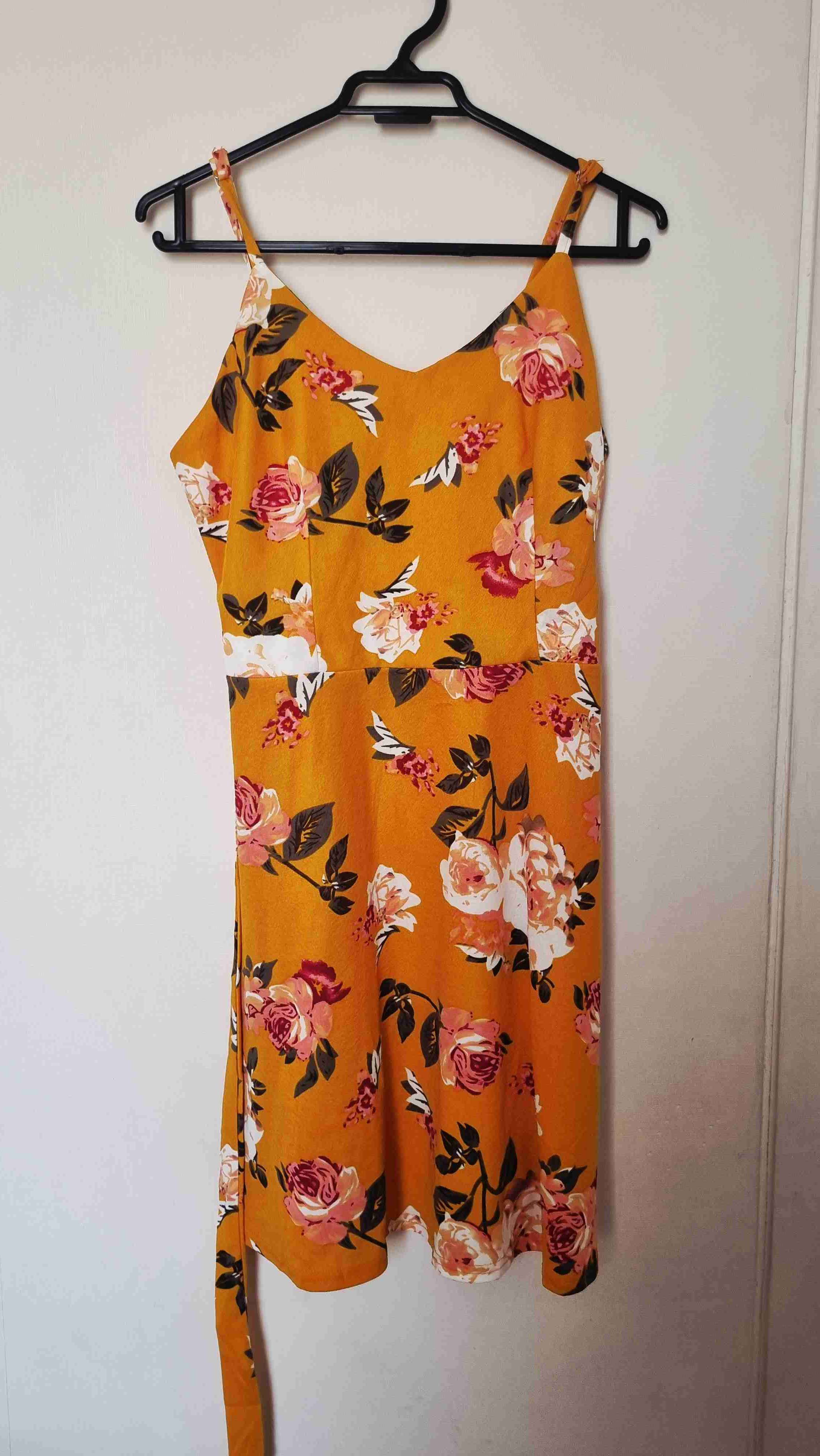 Vestido floreado amarillo - miniatura 2