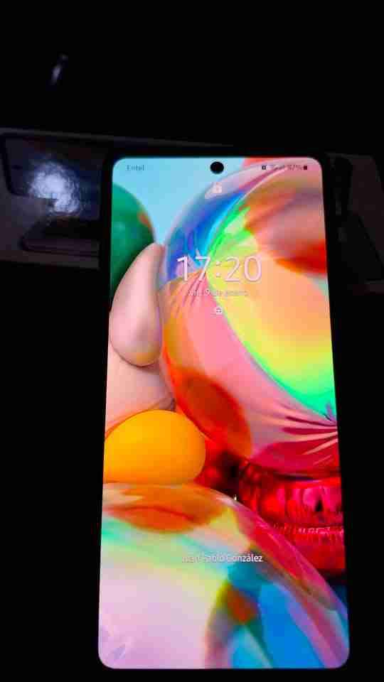 Teléfono Samsung Galaxy A71 con carcasas - miniatura 3